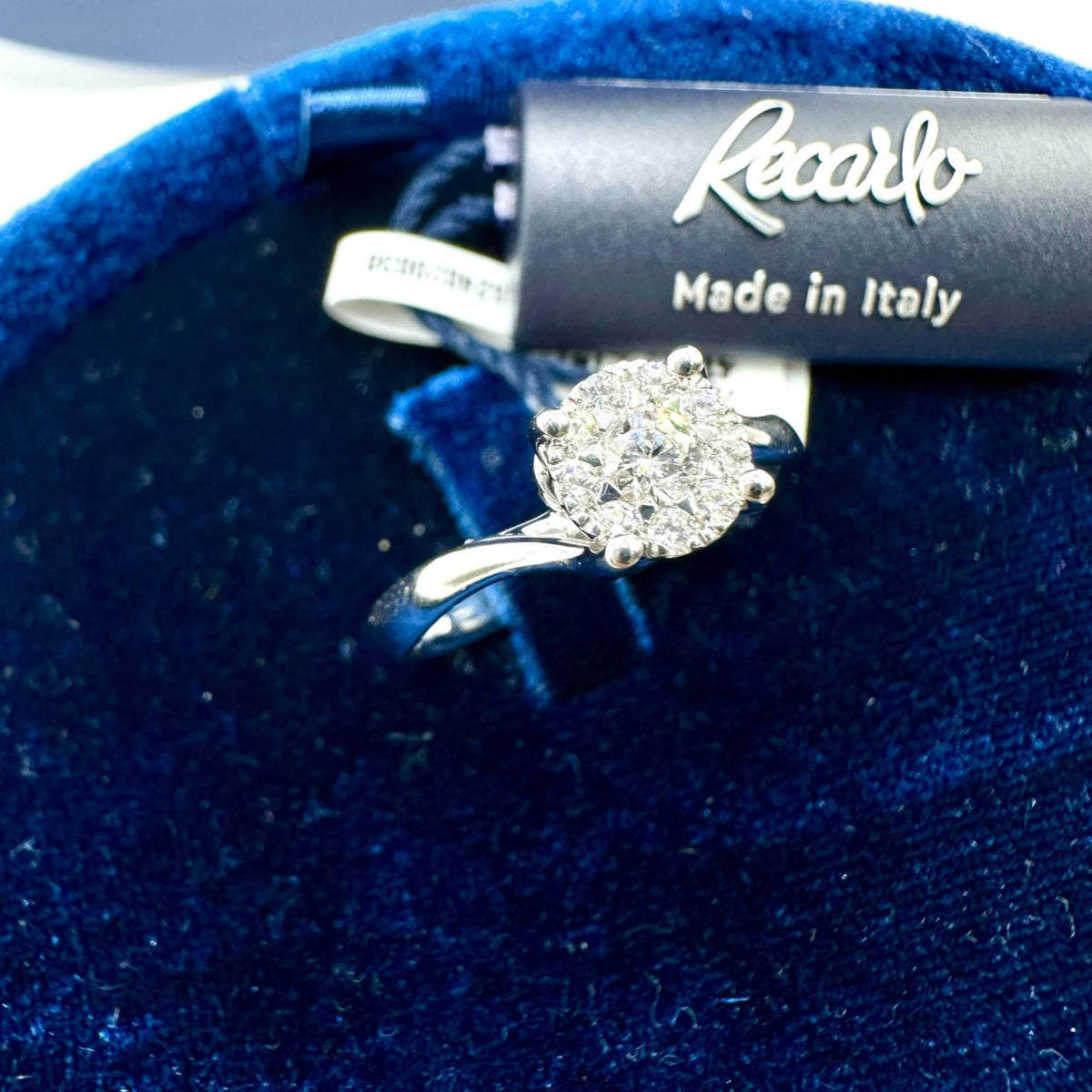 Anello Solitario Recarlo Nodo D'amore con Diamanti Ct. 0.27