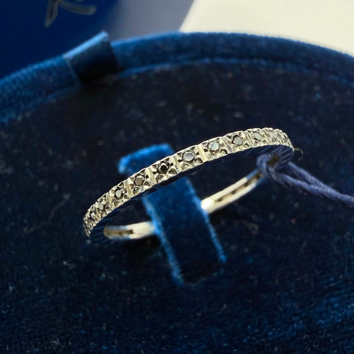 Anello Veretta Girodito Recarlo in Oro 18KT 18KT e Diamanti Ct. 0.19