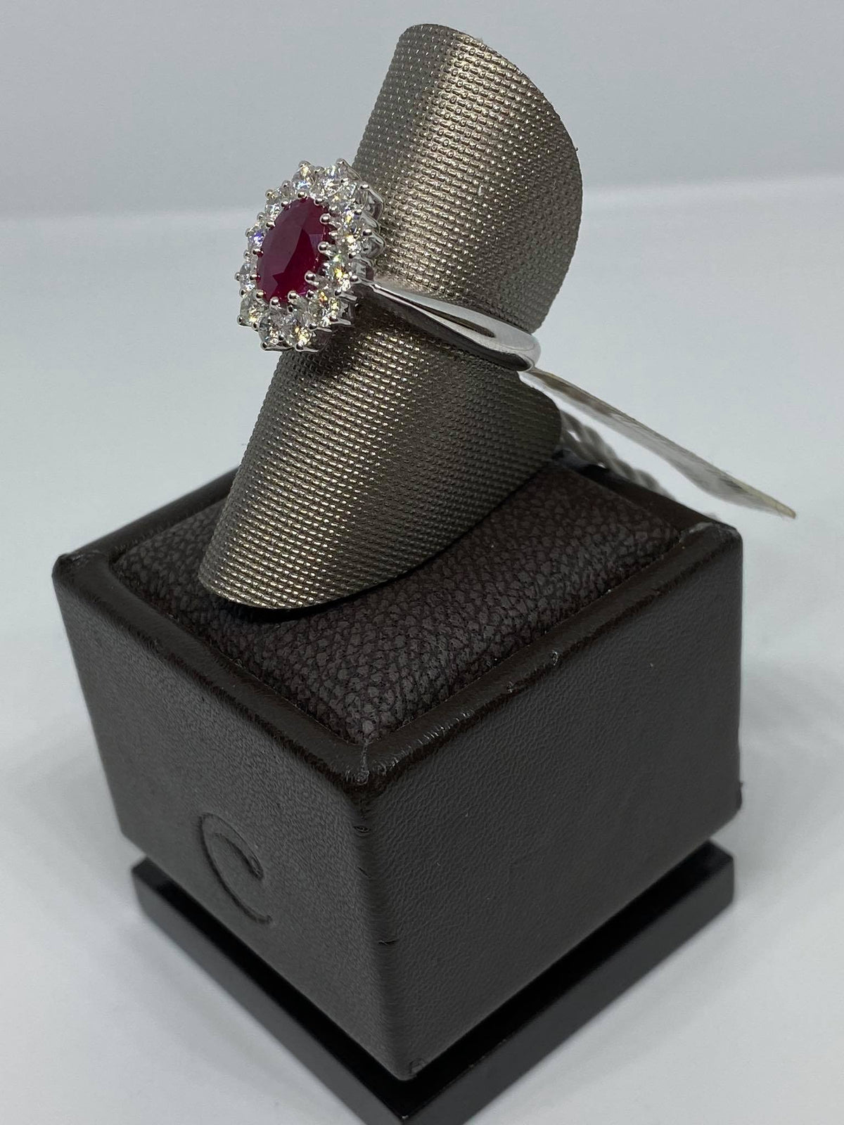 Anello Donna Crivelli con Rubino Ct 1.08 e Diamanti