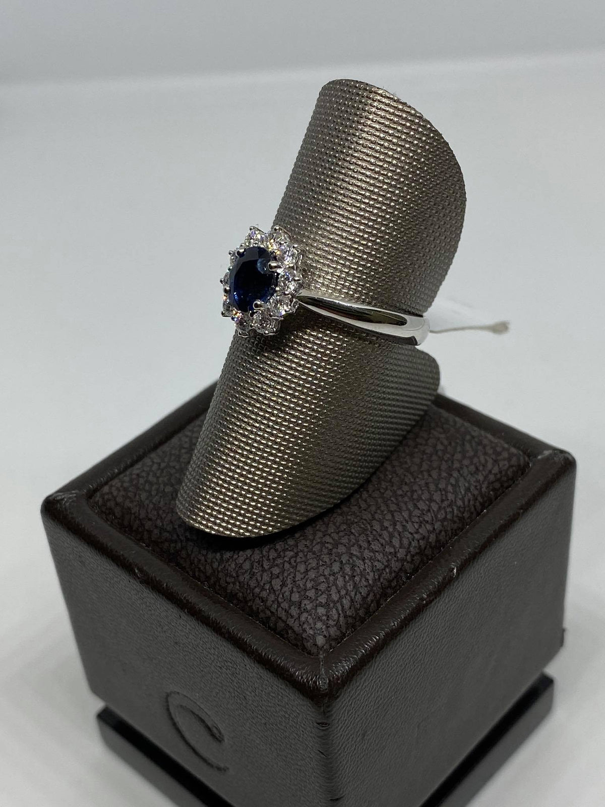 Anello donna Crivelli con Zaffiro 1.07 e Diamanti