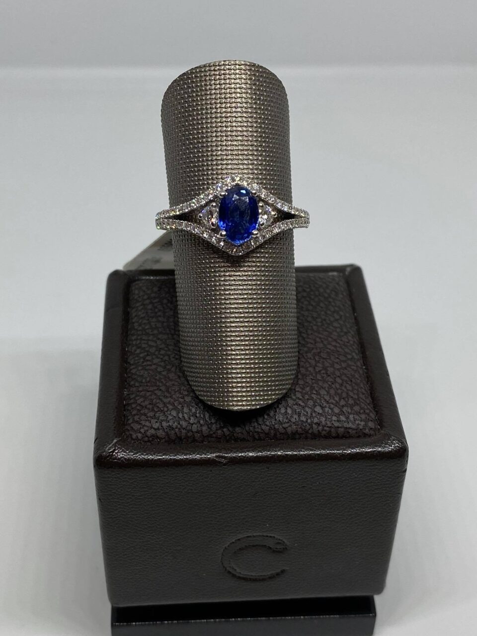 Anello donna Crivelli con Zaffiro ct 0.97 e Diamanti