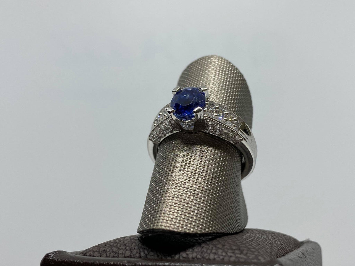 Anello donna Crivelli con Zaffiro CT 1.96 e Diamanti