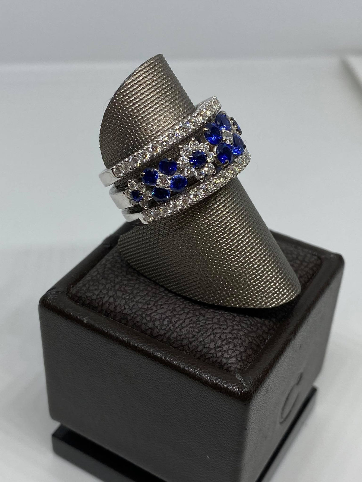 Anello Fascione Donna Crivelli Con Zaffiri Ct 1.80 e Diamanti