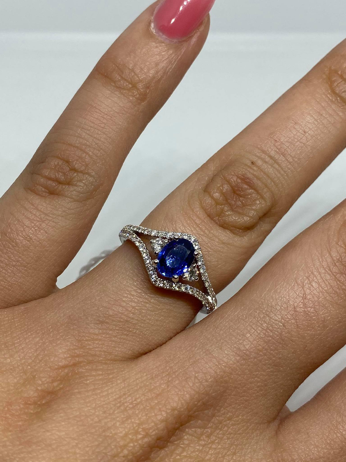 Anello donna Crivelli con Zaffiro ct 0.97 e Diamanti