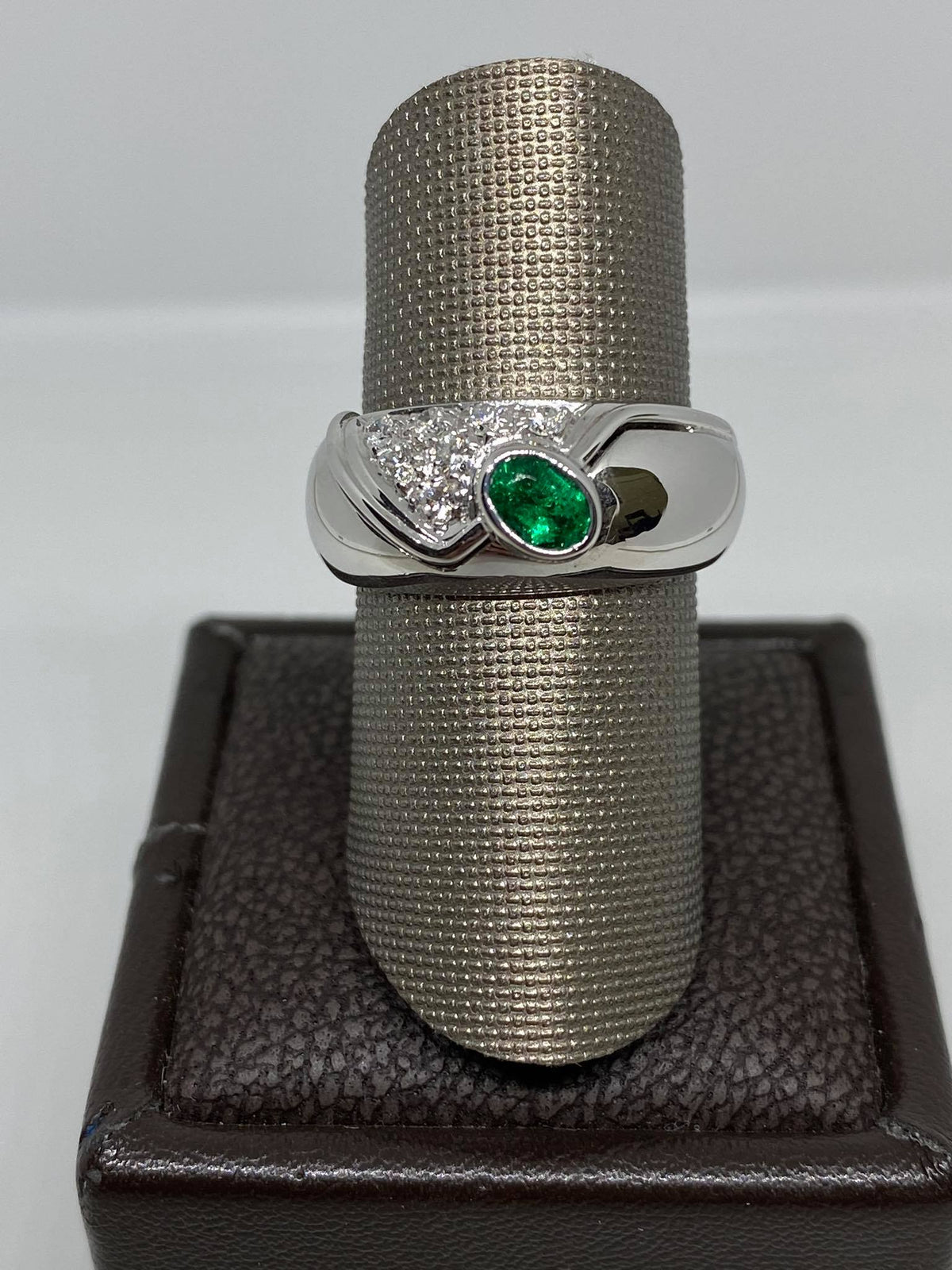 Anello Donna Salvini con Smeraldo ct 0.31 e Diamanti