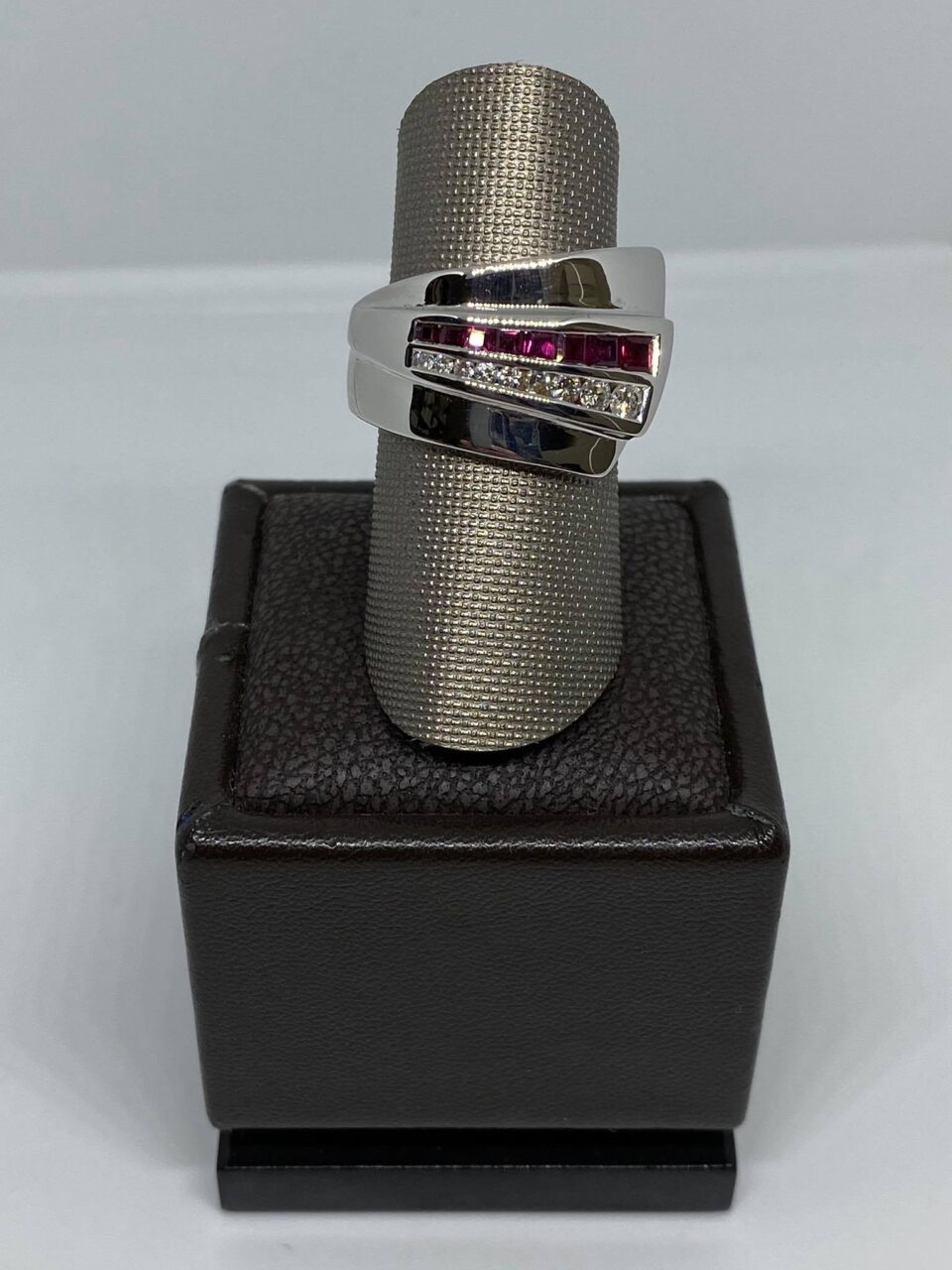 Anello Donna con Rubini Ct 0.56 e Diamanti