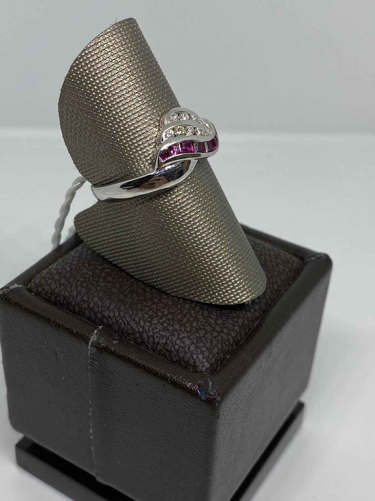 Anello Donna con Rubini Ct 0.51 e Diamanti