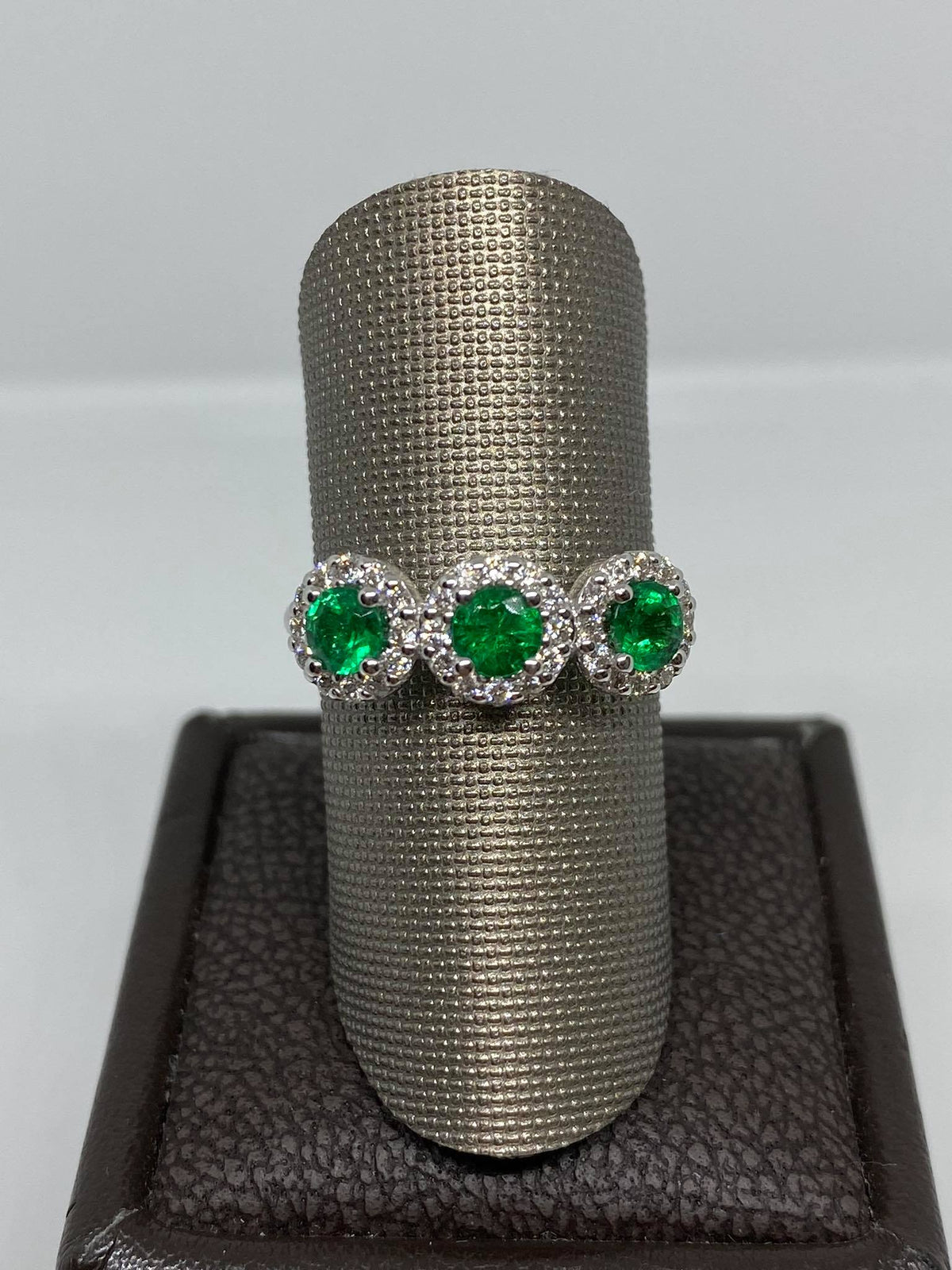 Anello Donna Crivelli con Smeraldi ct 0.65 e Diamanti