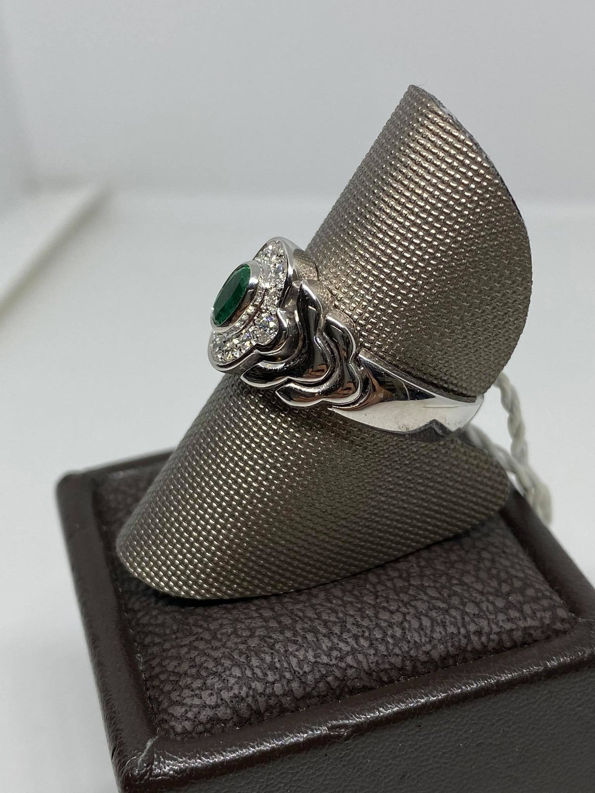 Anello Donna Salvini con Smeraldo ct 0.37 e Diamanti