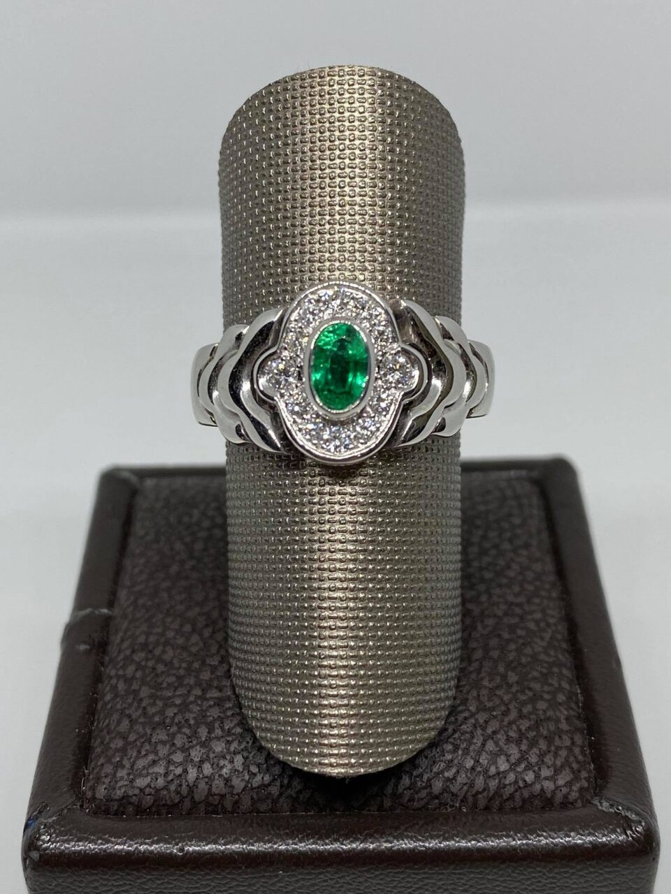 Anello Donna Salvini con Smeraldo ct 0.37 e Diamanti
