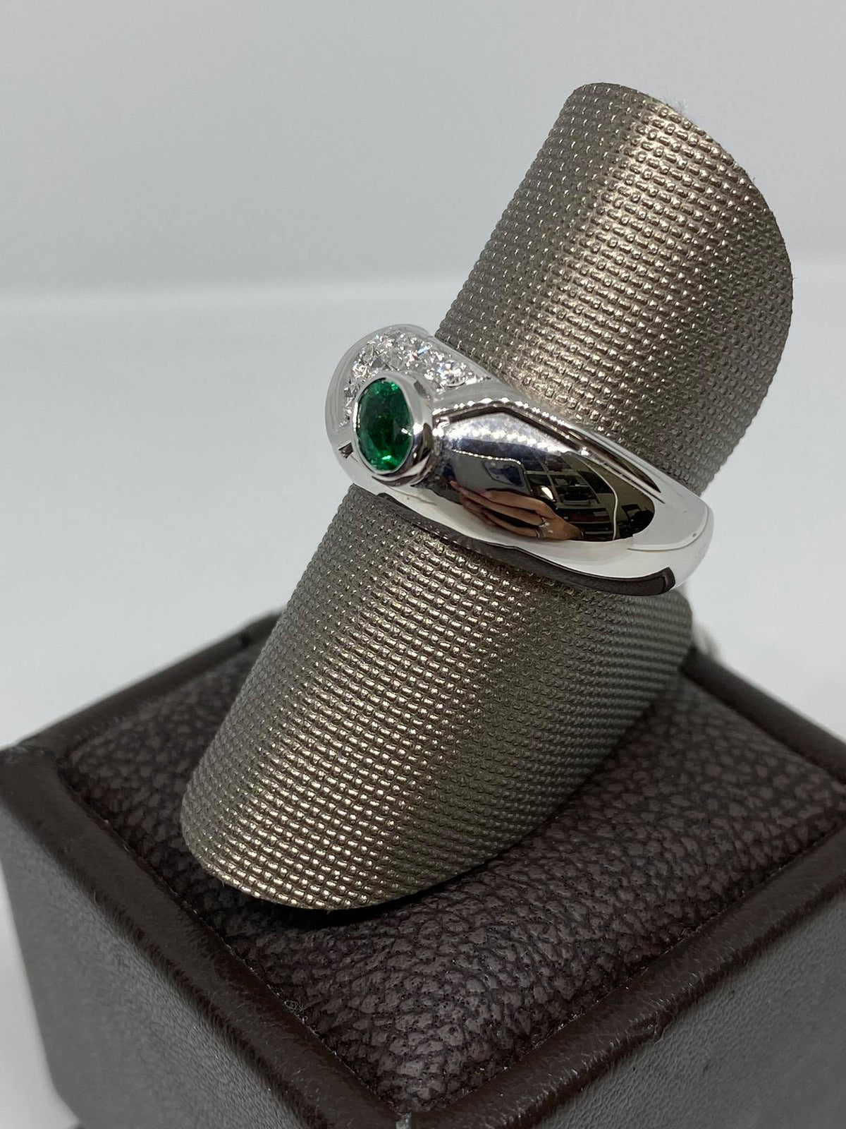 Anello Donna Salvini con Smeraldo ct 0.31 e Diamanti