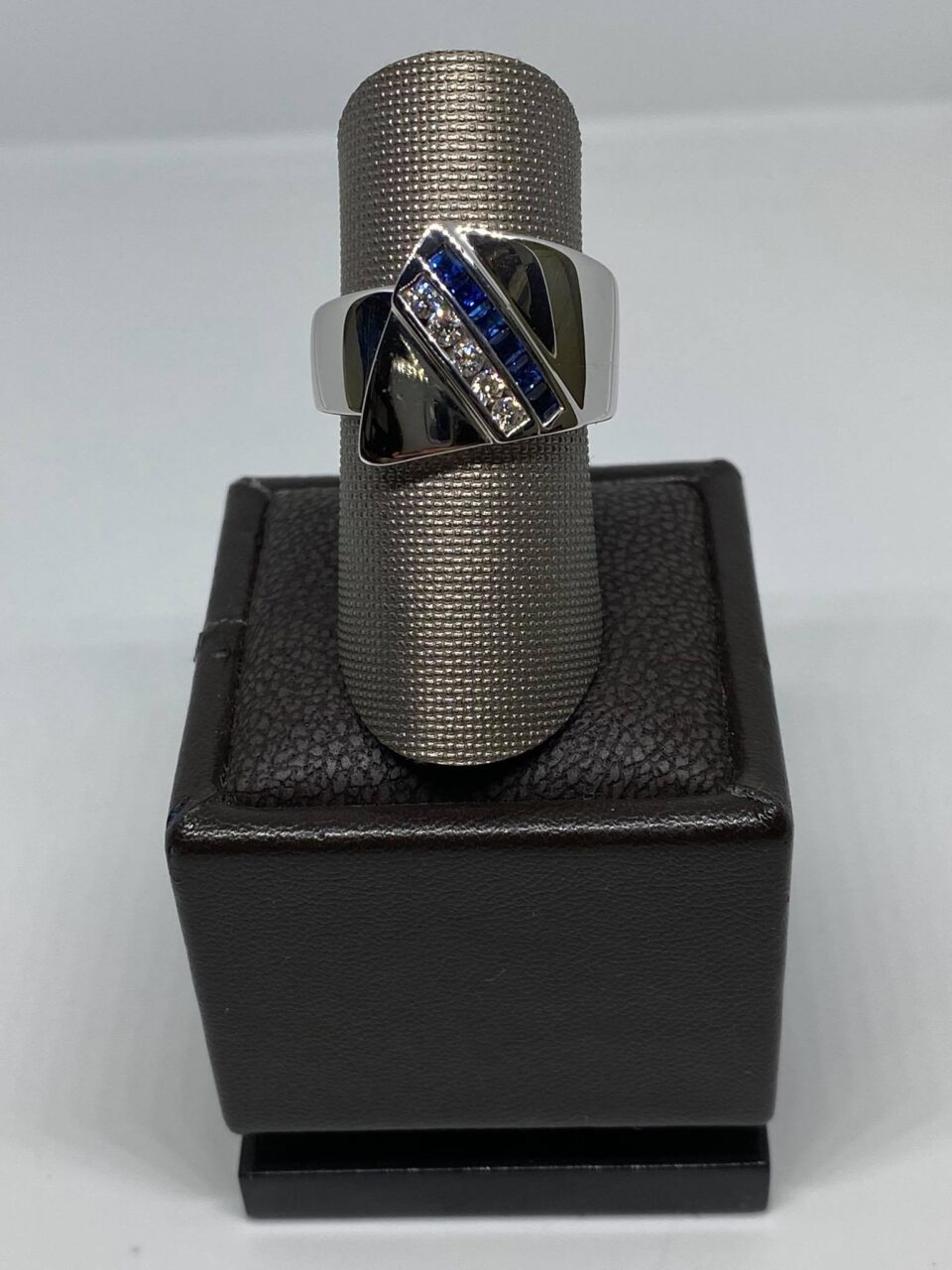 Anello donna con Zaffiri Ct 0.36 e Diamanti