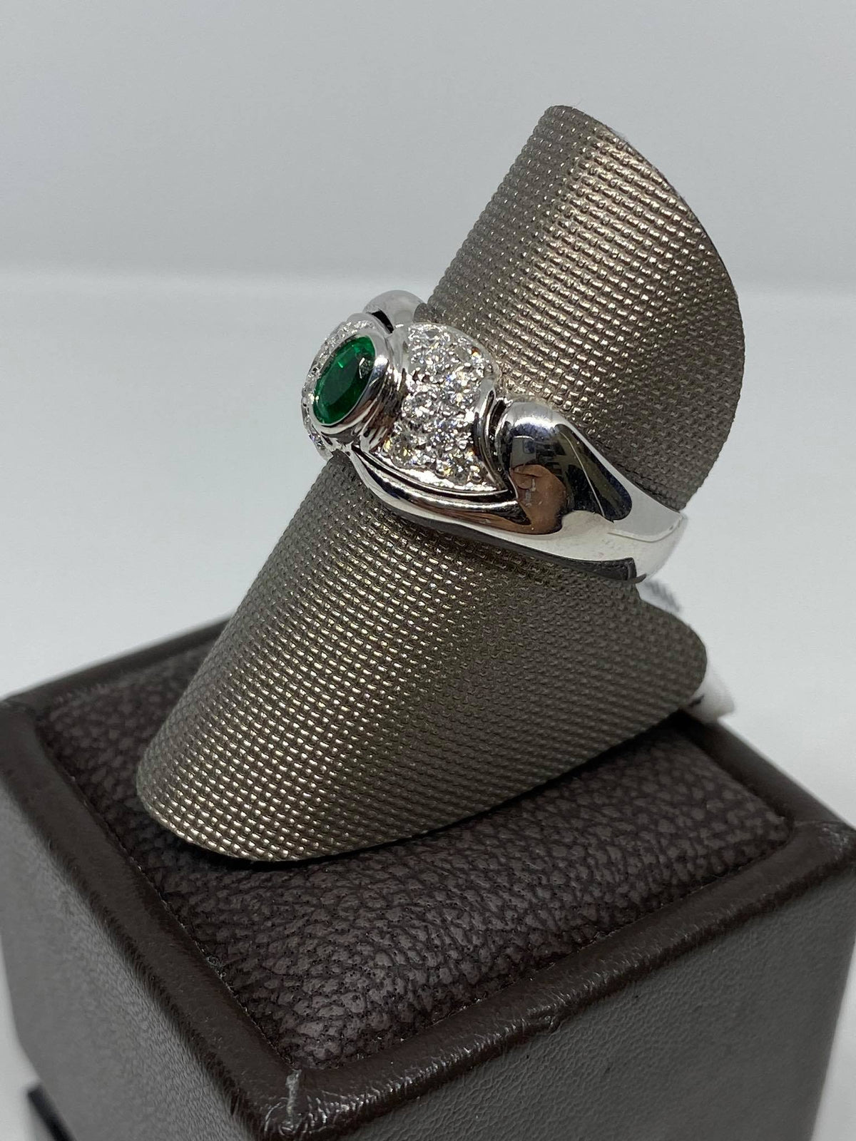 Anello Donna Salvini con Smeraldo ct 0.39 e Diamanti