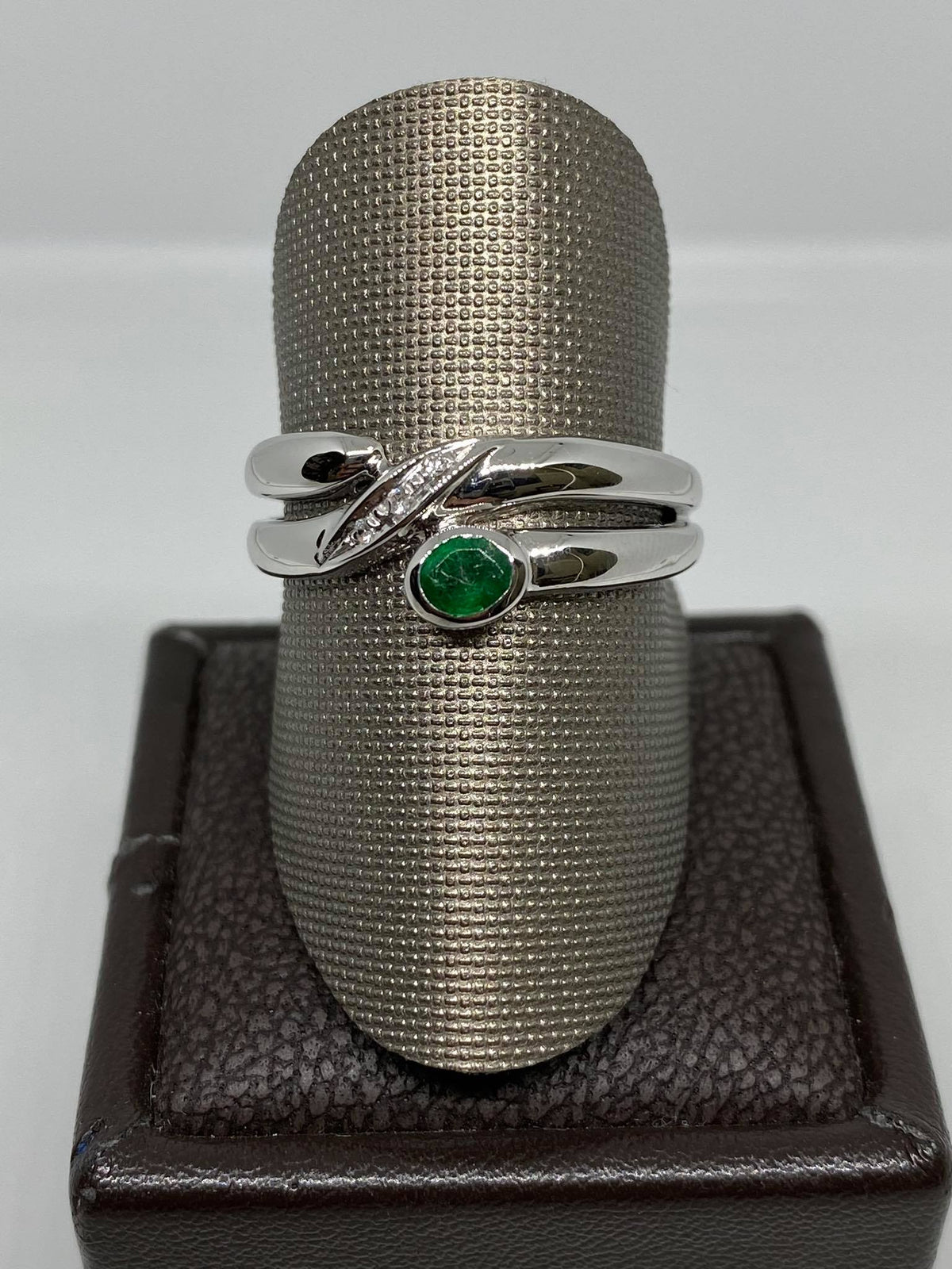 Anello Donna con smeraldo Ct 0.25 e diamanti