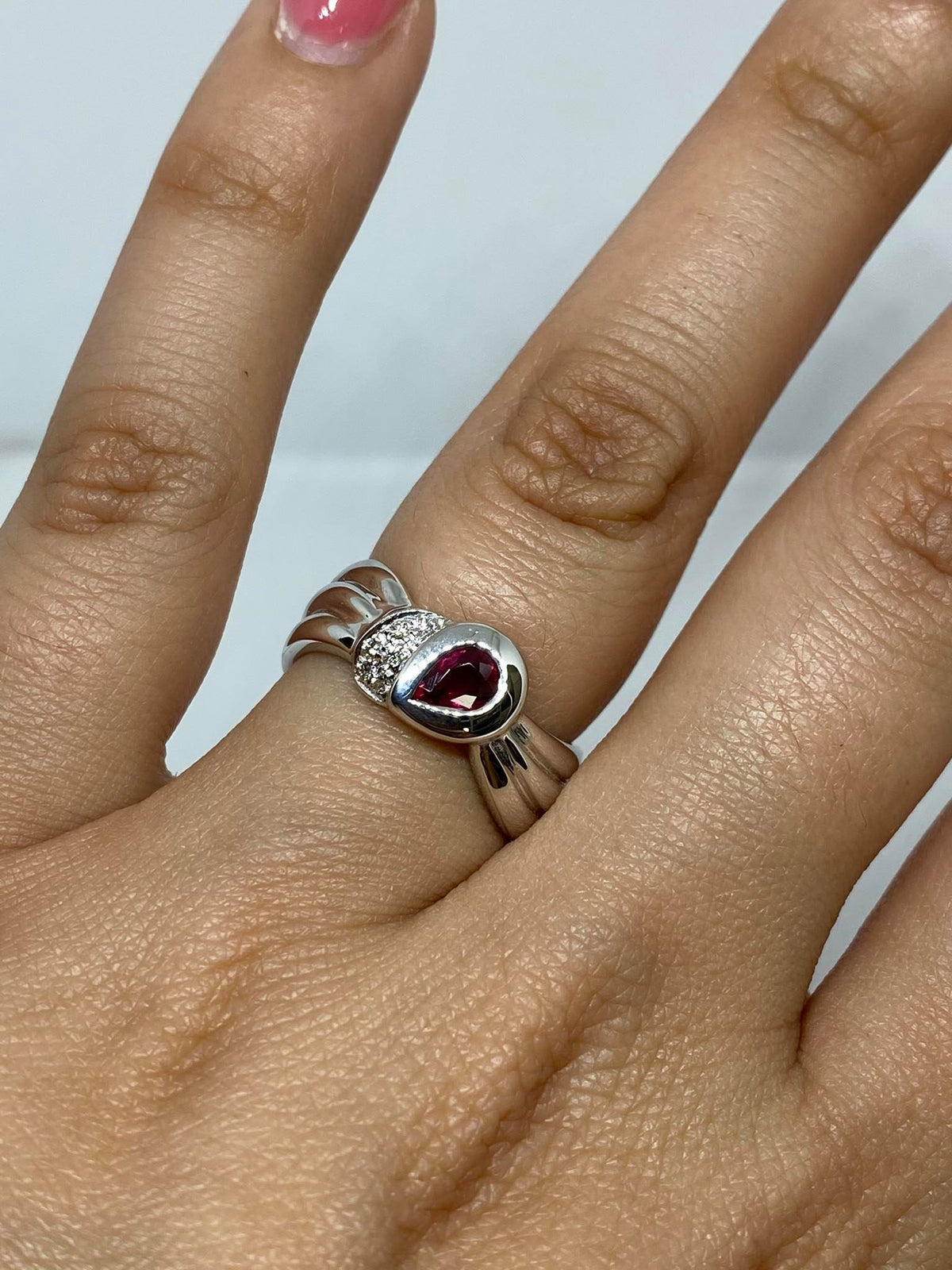 Anello Donna a fascia Salvini con Rubino ct 0.31 e Diamanti