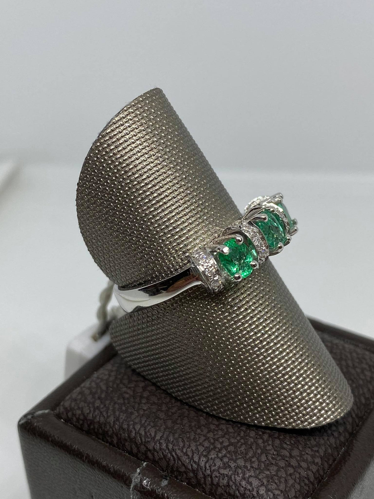 Anello Donna Nardelli con Smeraldi ct 1.50 e Diamanti