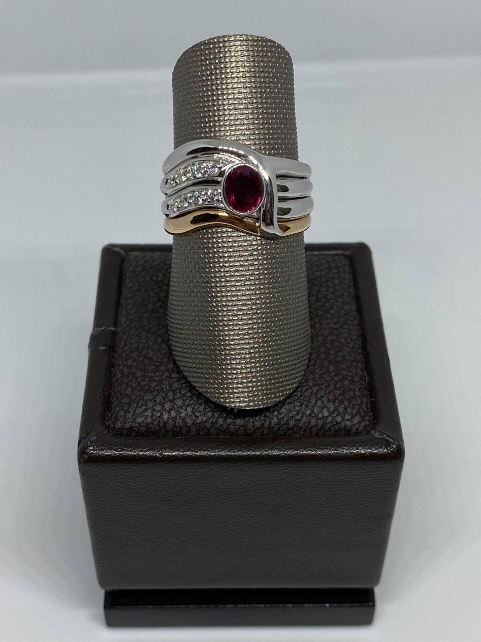 Anello Donna a fascia Salvini con Rubino Ct 0.48 e Diamanti