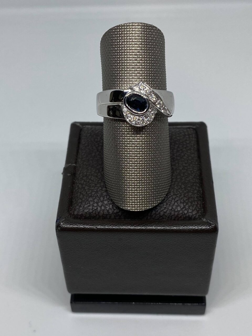 Anello Donna Salvini con Zaffiro Ct 0.40 e Diamanti