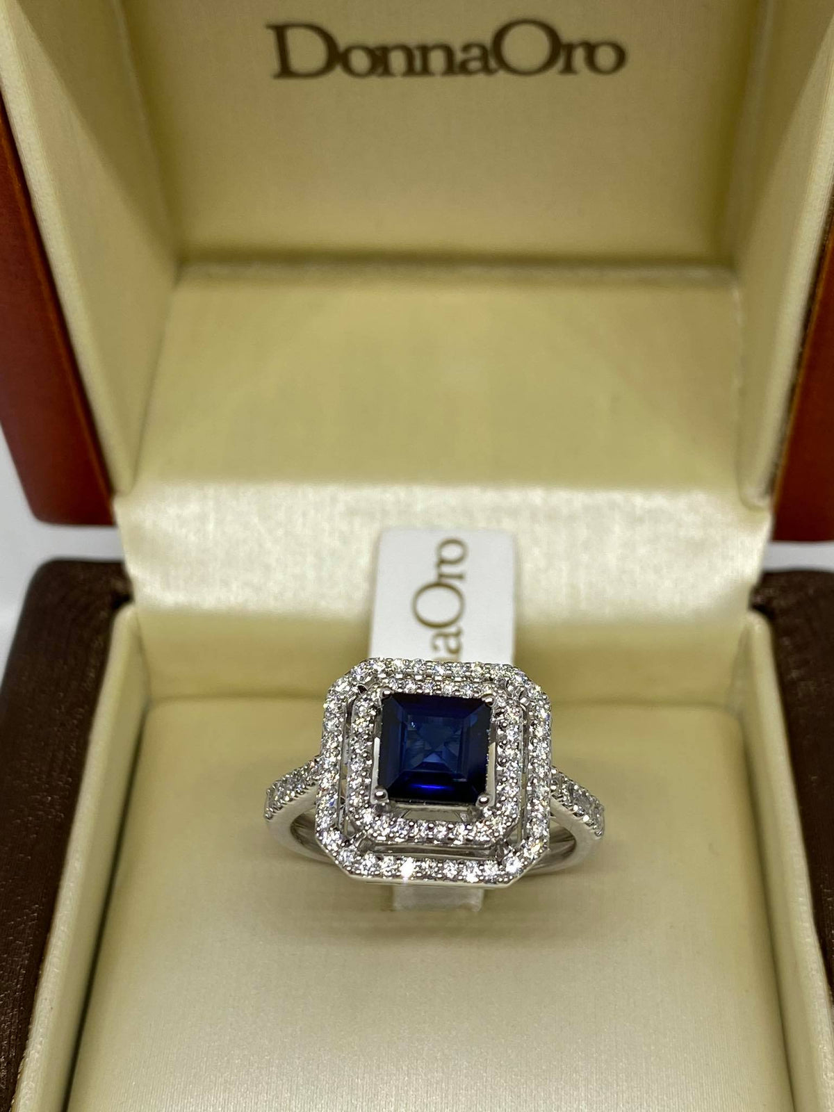 Anello Donna Oro 18KT con Zaffiro Ct 1.80 e Diamanti