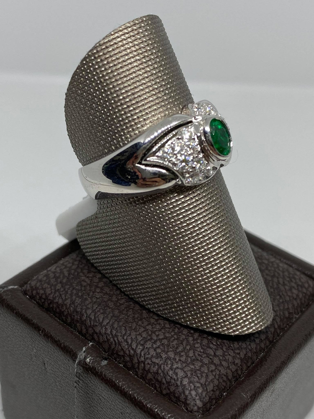 Anello Donna Salvini con Smeraldo ct 0.39 e Diamanti
