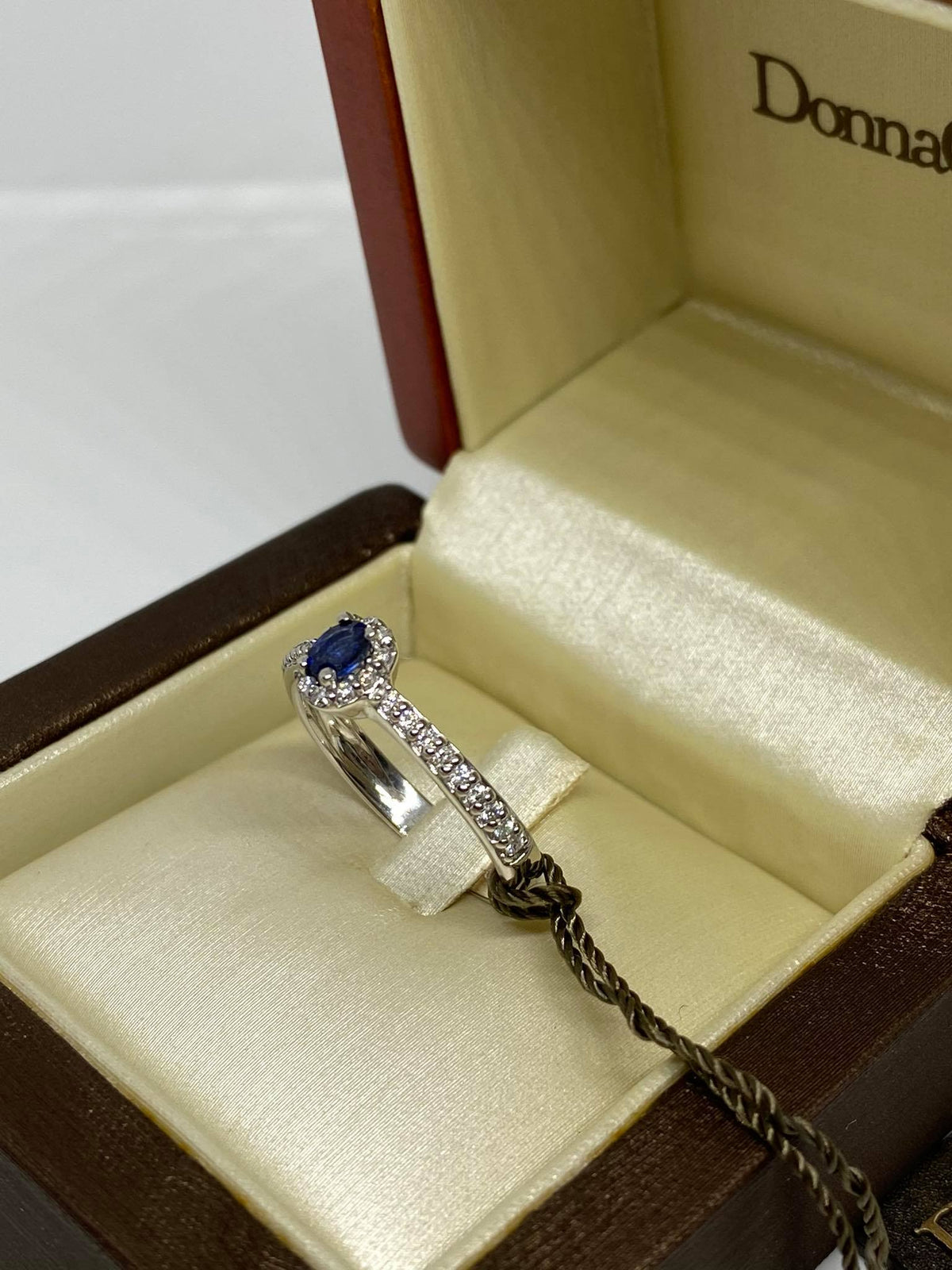 Anello Donna Oro 18KT con zaffiro Ct 0.20 e diamanti