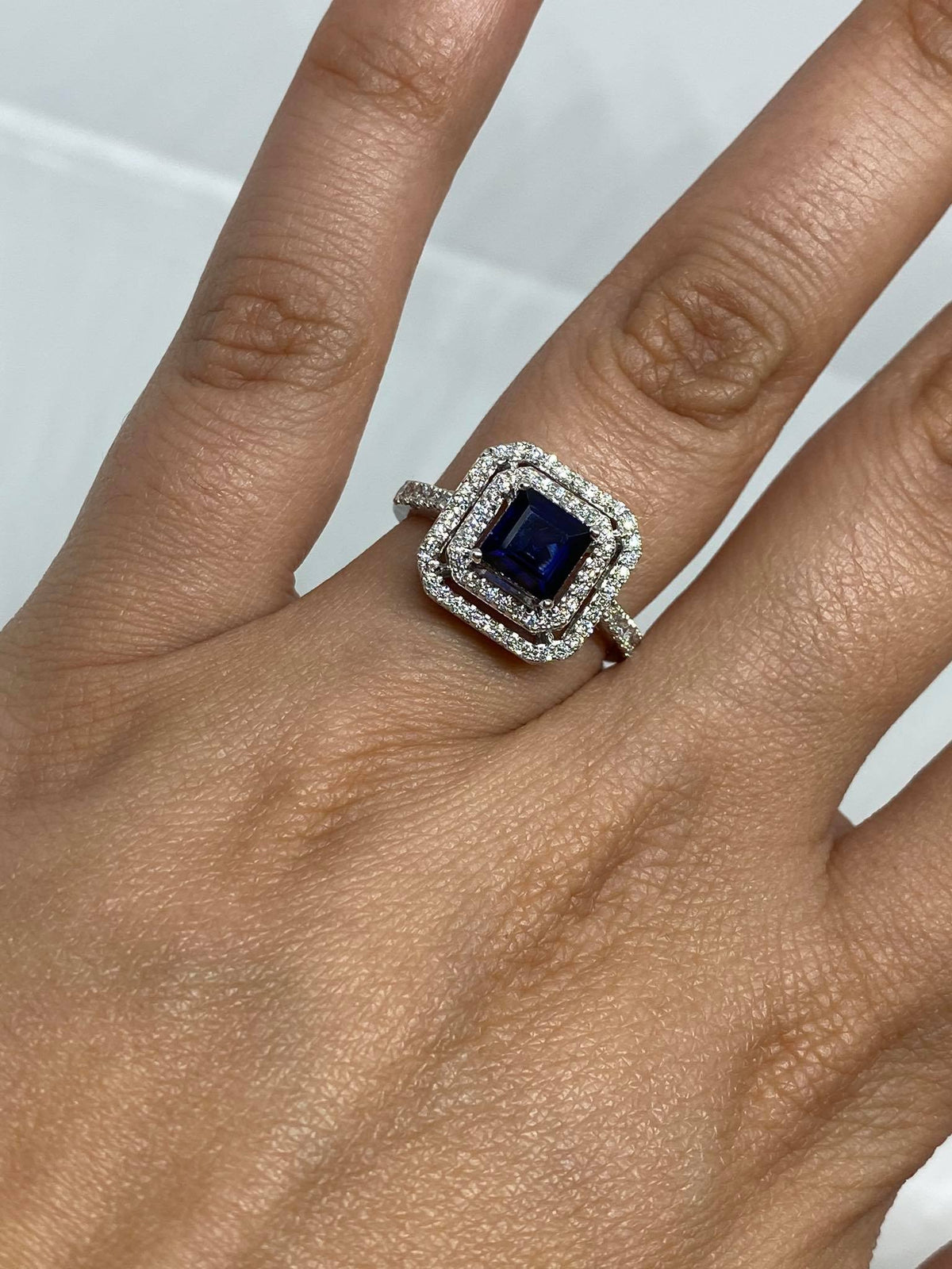 Anello Donna Oro 18KT con Zaffiro Ct 1.80 e Diamanti