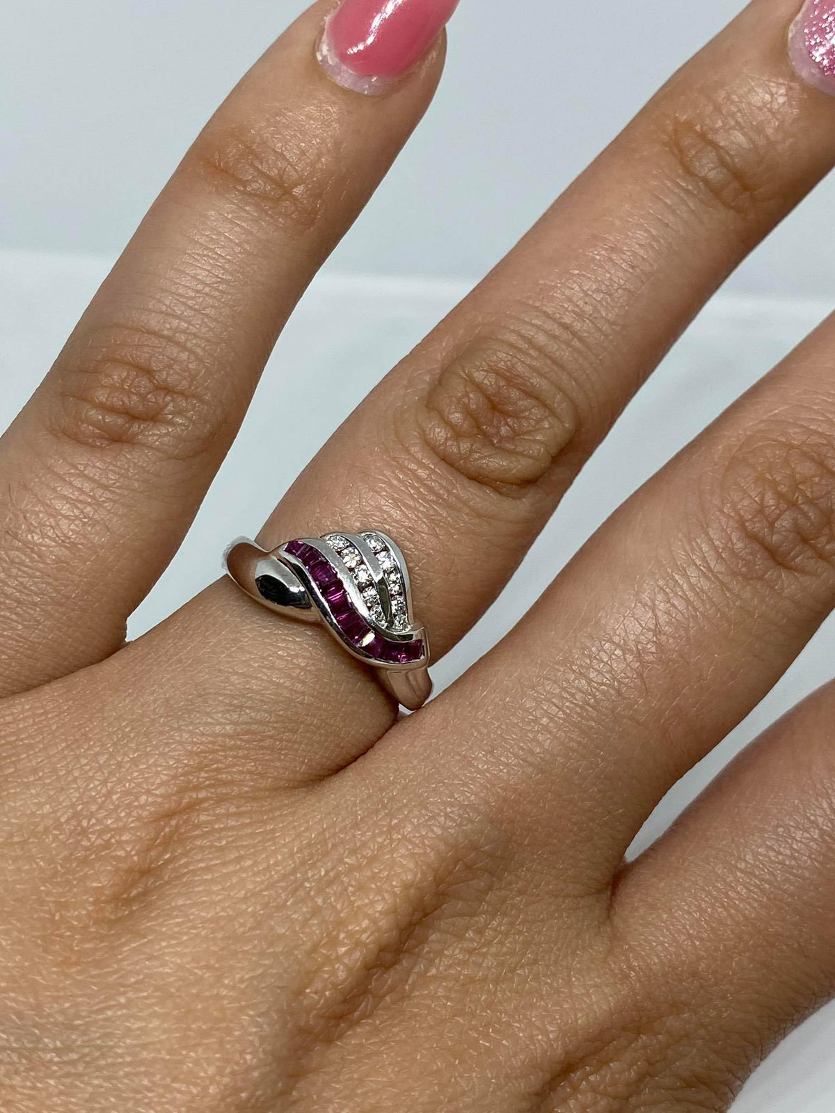 Anello Donna con Rubini Ct 0.51 e Diamanti