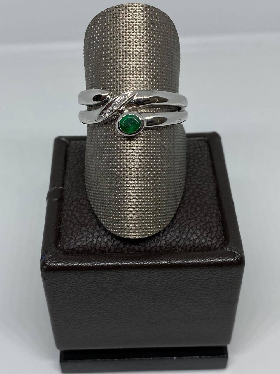 Anello Donna con smeraldo Ct 0.25 e diamanti