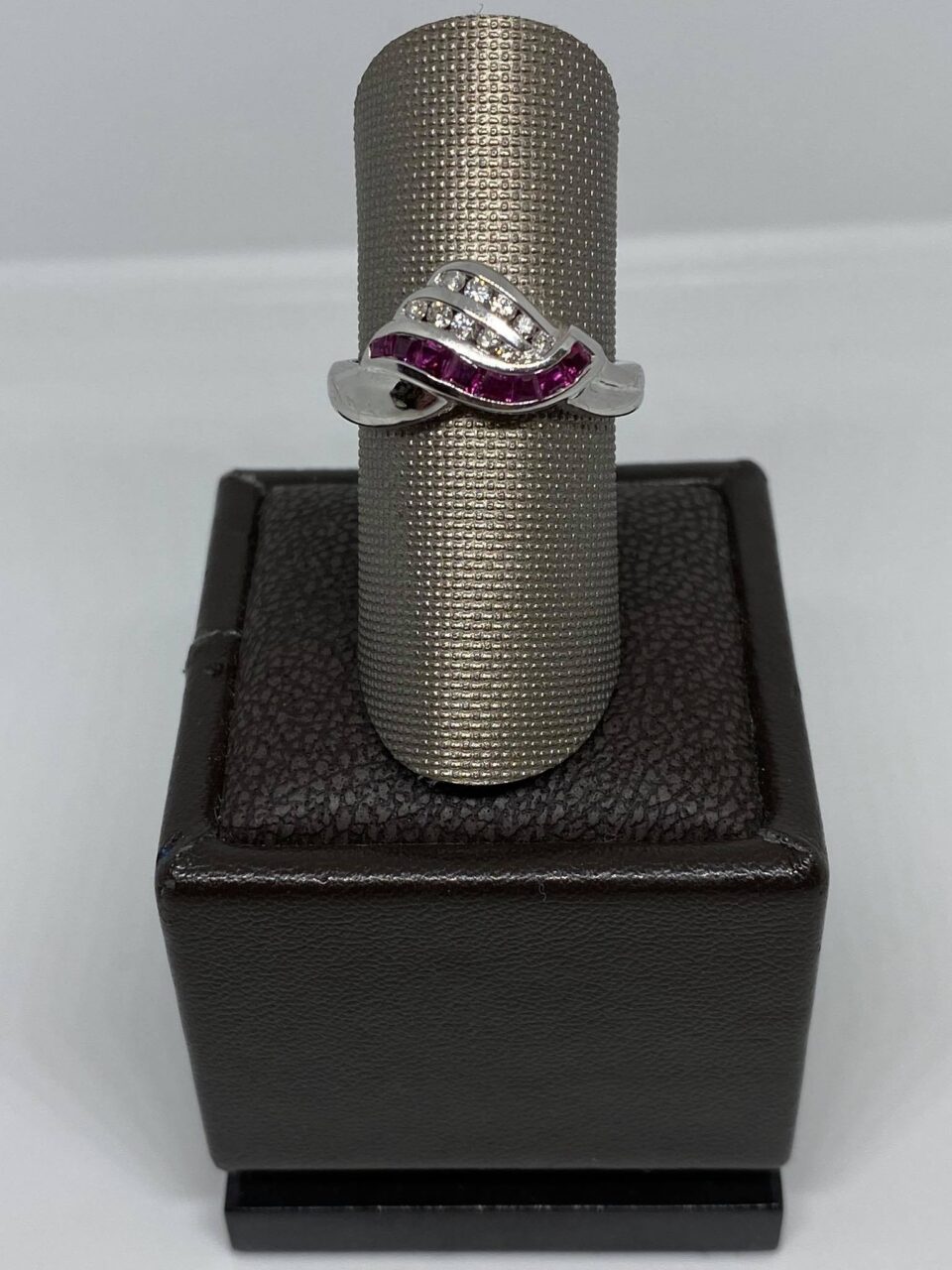 Anello Donna con Rubini Ct 0.51 e Diamanti