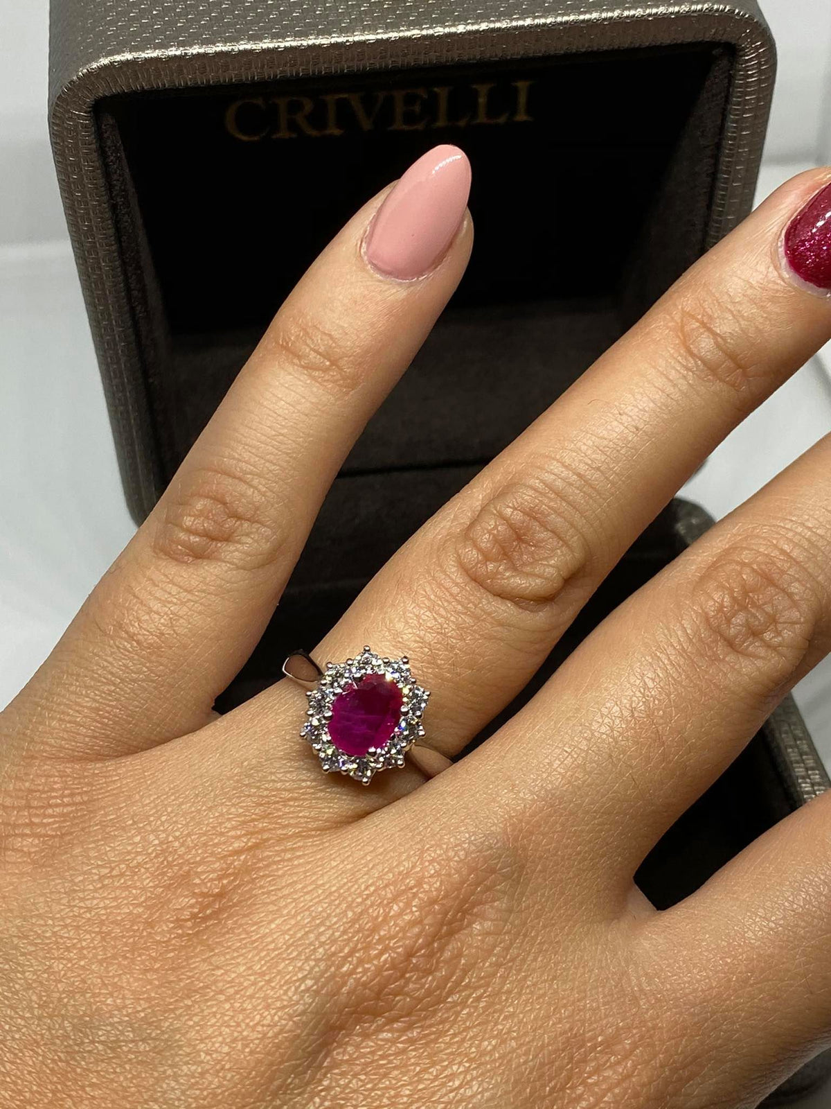 Anello Donna Crivelli con Rubino Ct 0.84 e Diamanti
