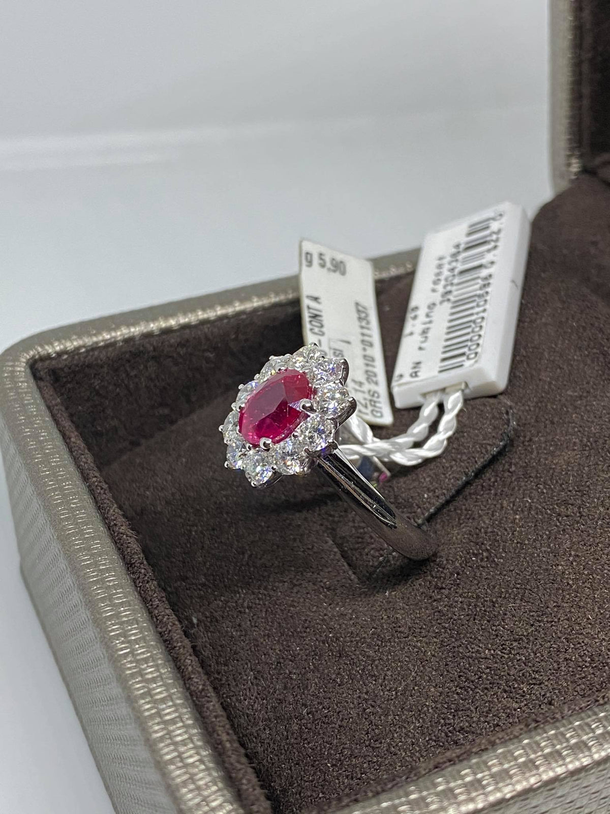 Anello Donna Crivelli Con Rubino Birmano CT 2.14 e Diamanti