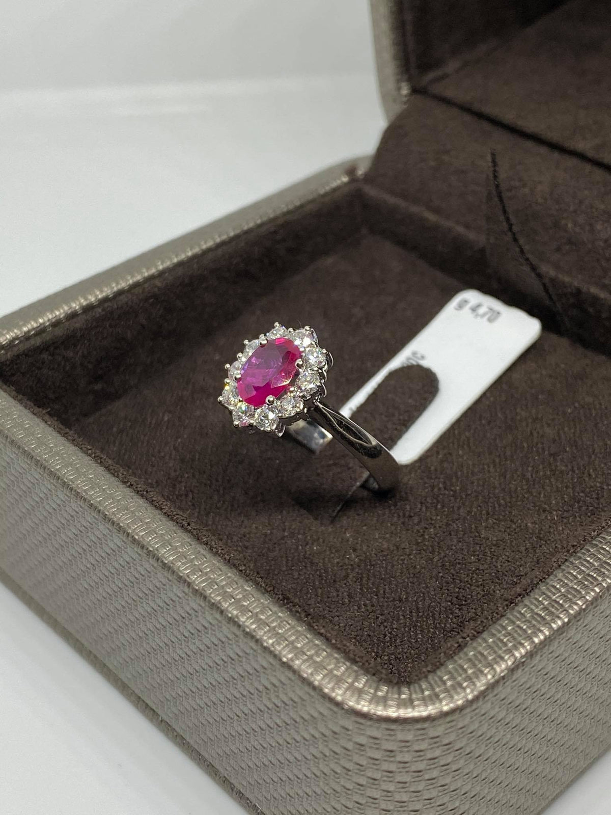 Anello Donna Crivelli con Rubino Ct 0.84 e Diamanti