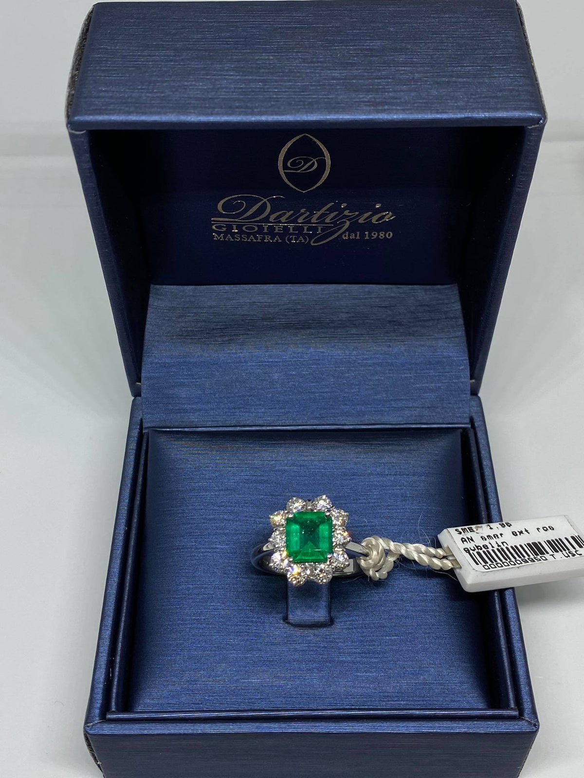 Anello Donna con Smeraldo Colombiano Ct 1.96 e Diamanti