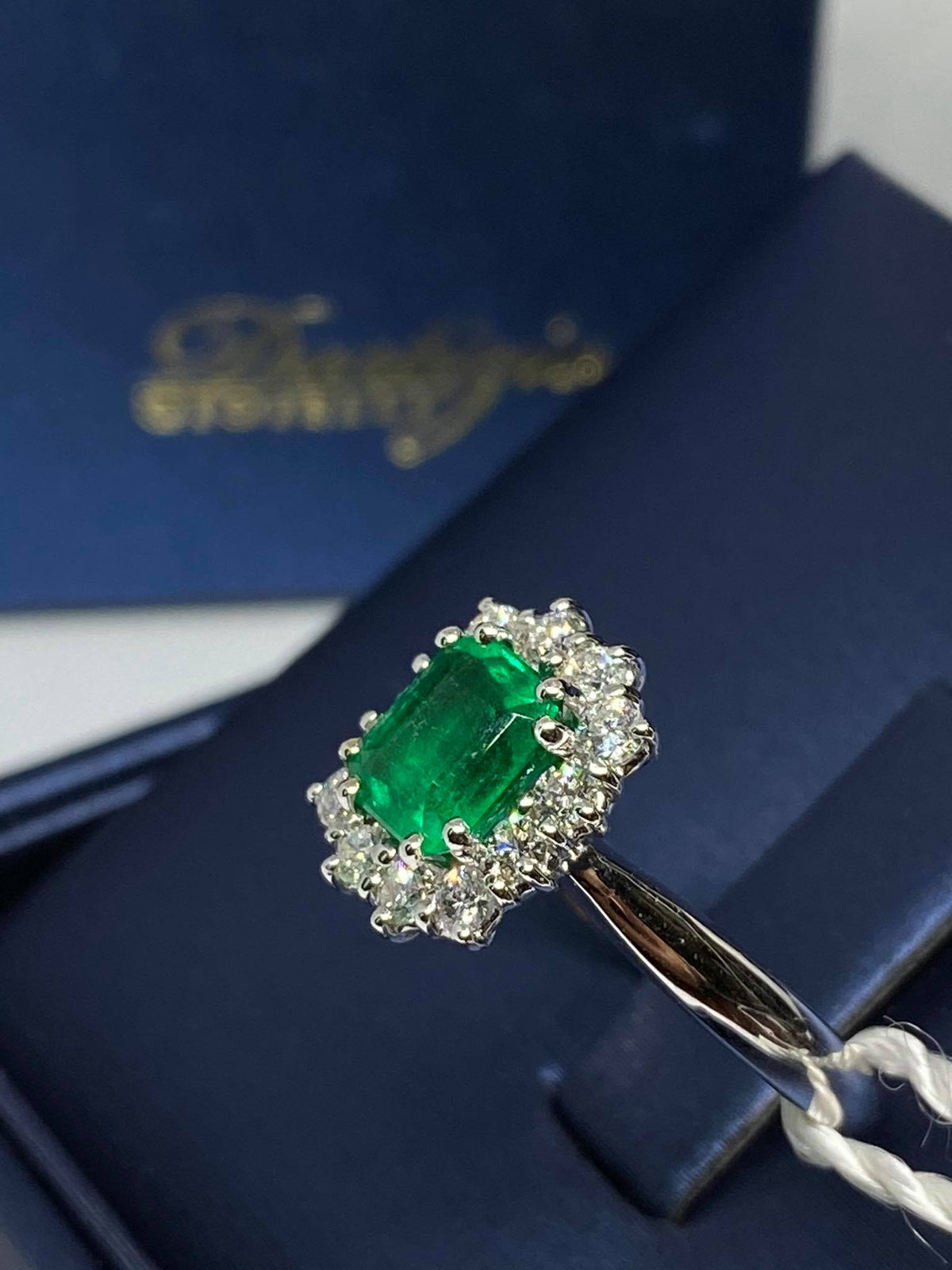 Anello Donna con Smeraldo Ct 1.21 e Diamanti