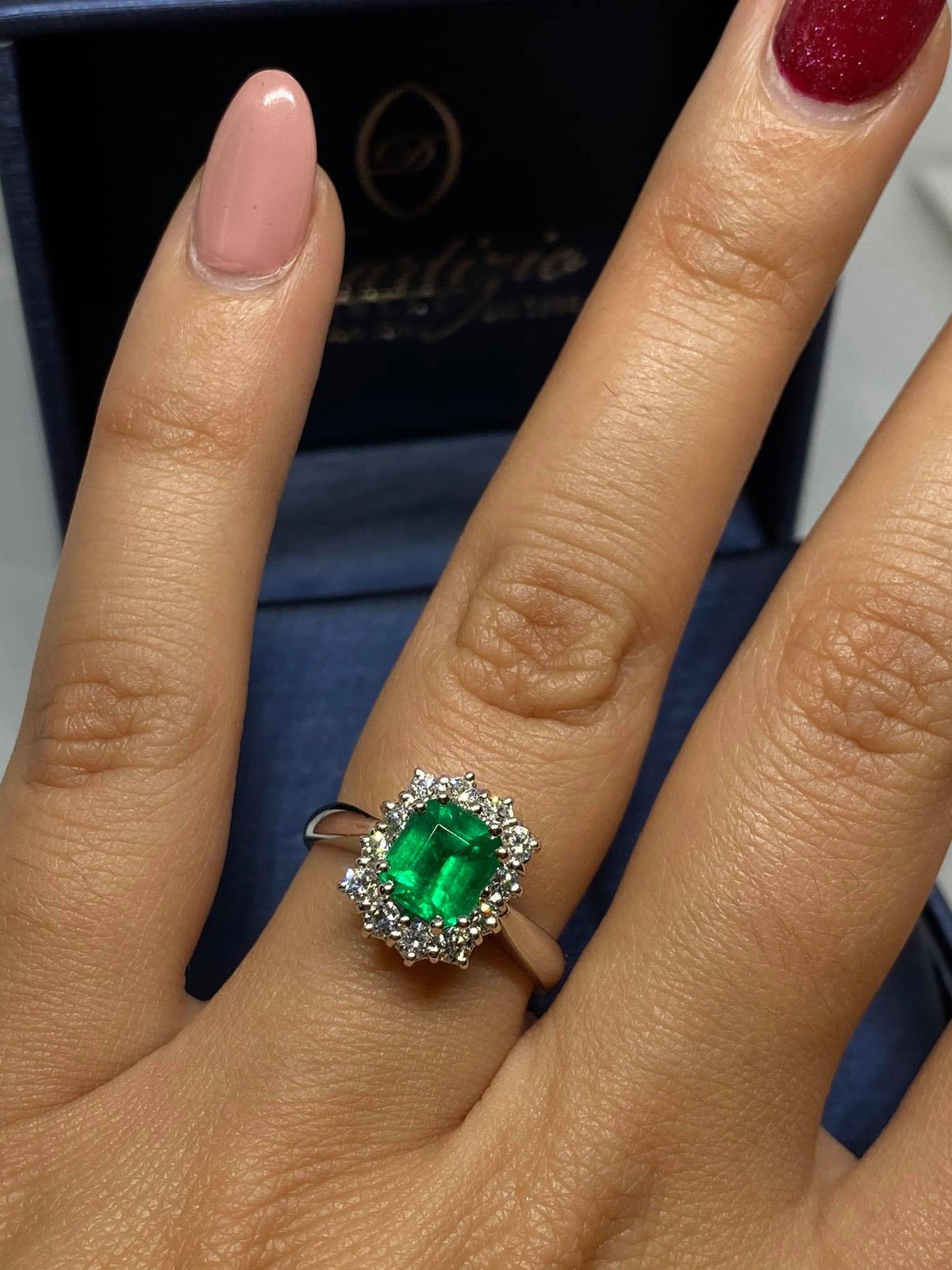 Anello Donna con Smeraldo Ct 1.21 e Diamanti