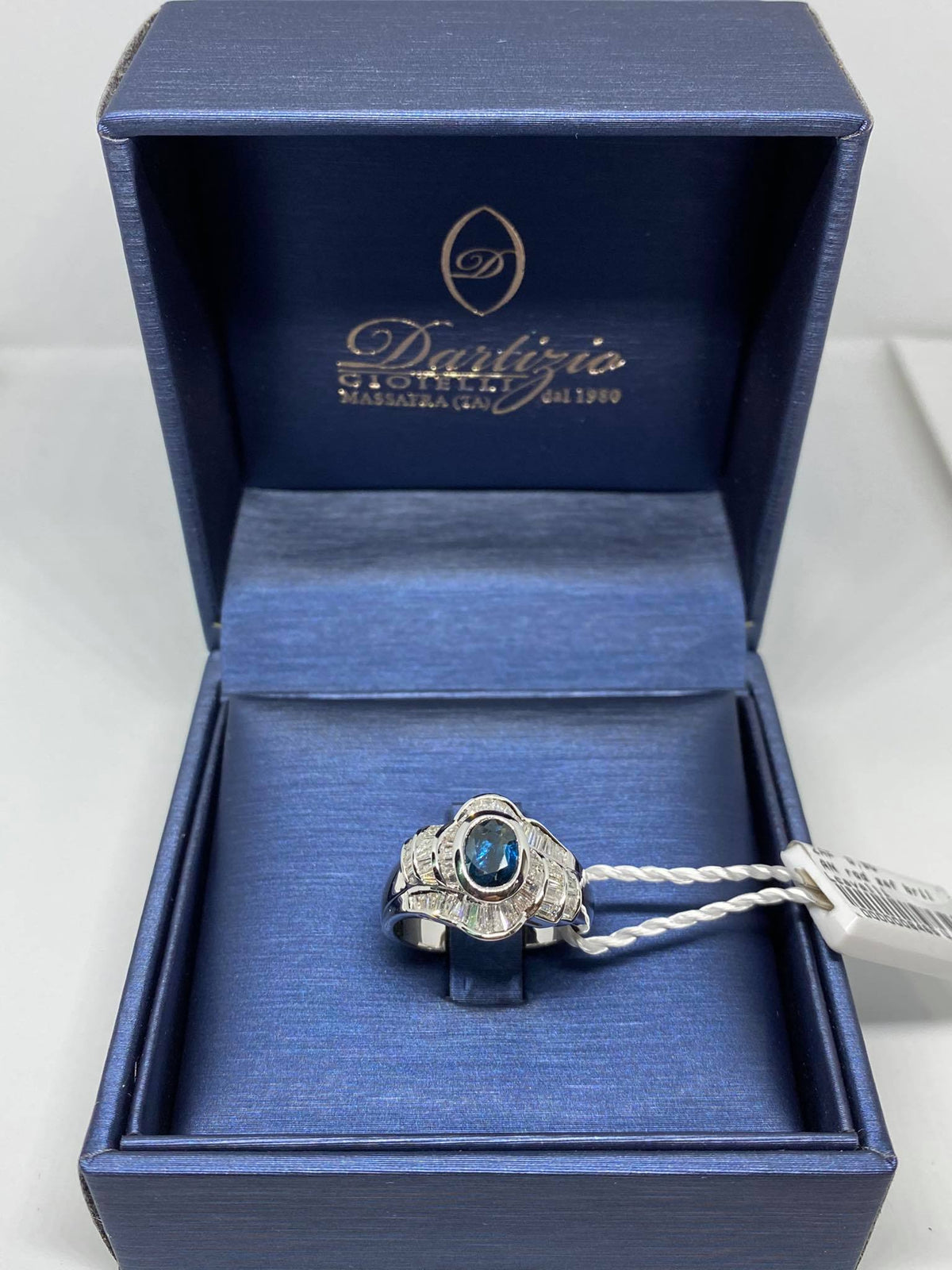 Anello Donna Dartizio Gioielli con Zaffiro Ct 0.90 e Diamanti