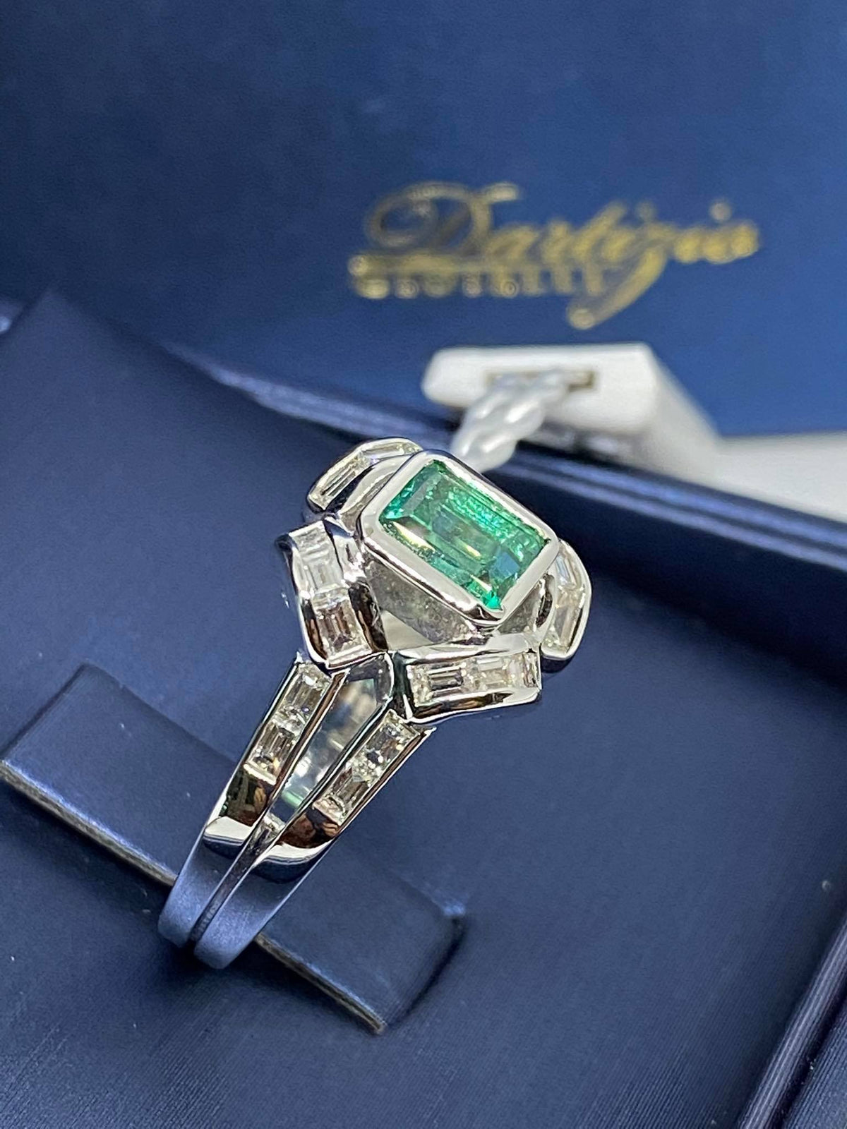 Anello Donna Dartizio Gioielli con Smeraldo Ct 0.92 e Diamanti