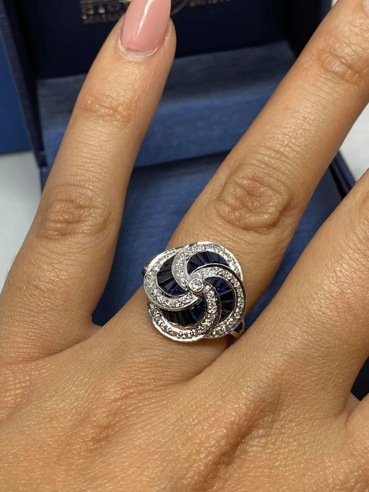 Anello Donna Dartizio Gioielli con Zaffiri Ct 1.87 e Diamanti