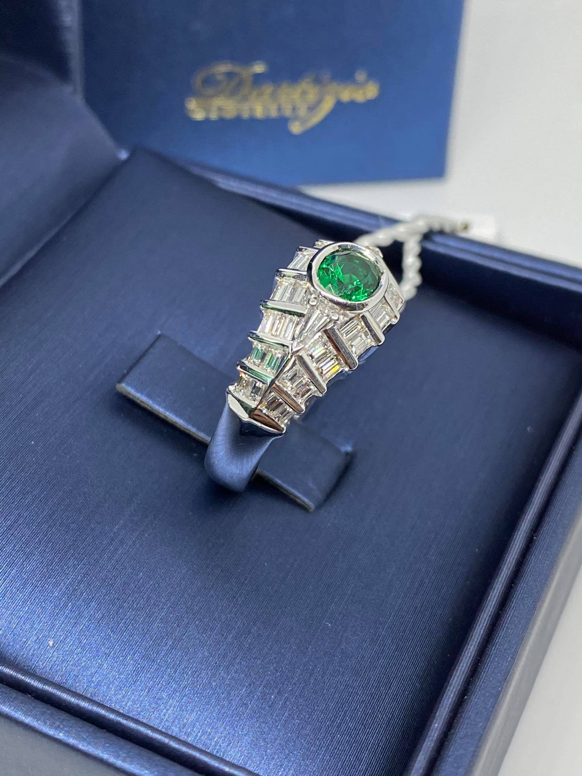 Anello Donna Dartizio Gioielli con Smeraldo Ct 0.75 e Diamanti