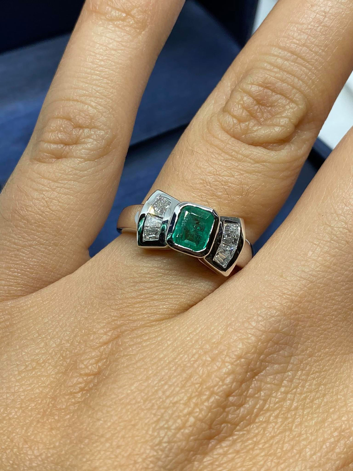 Anello Donna Dartizio Gioielli con Smeraldo Ct 0.60 e Diamanti