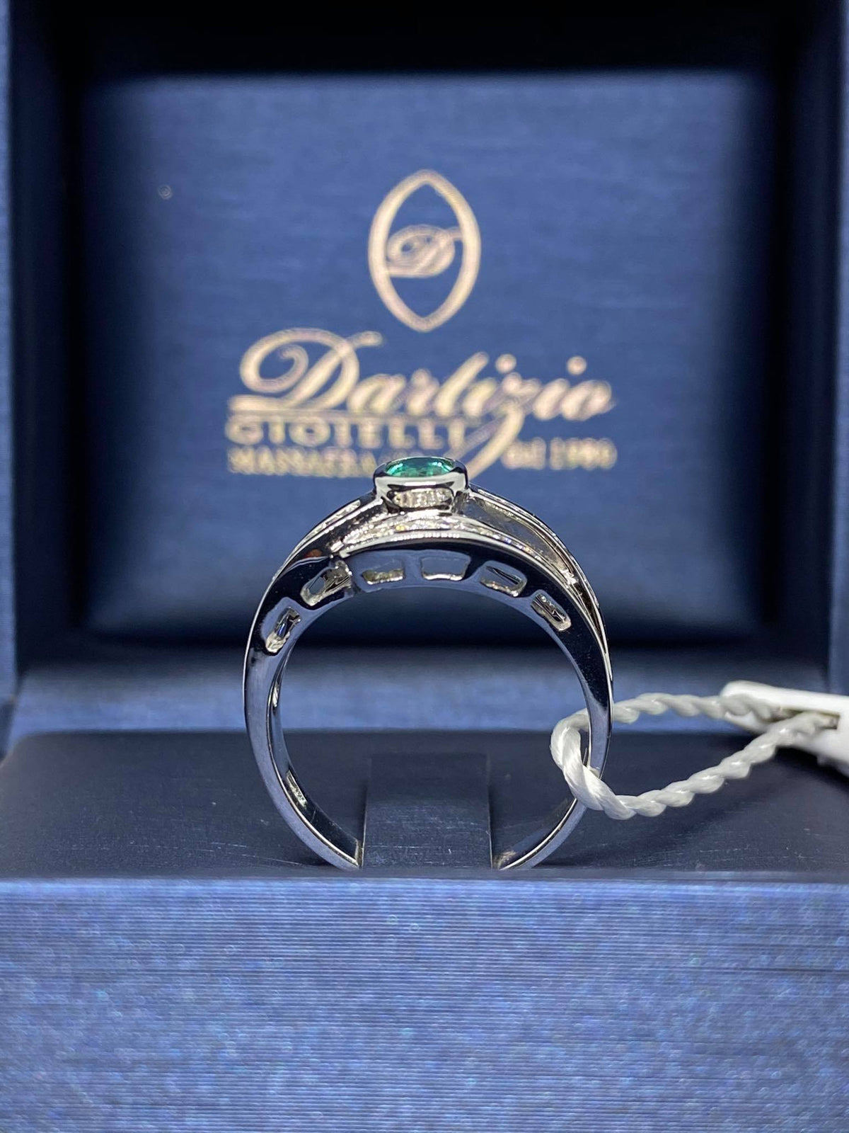 Anello Donna in Oro 18KT 18KT con Smeraldo Ct 0.30 e Diamanti