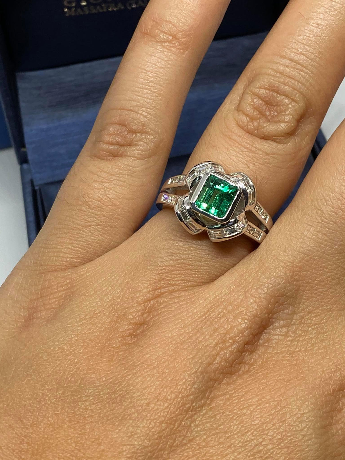 Anello Donna Dartizio Gioielli con Smeraldo Ct 0.92 e Diamanti