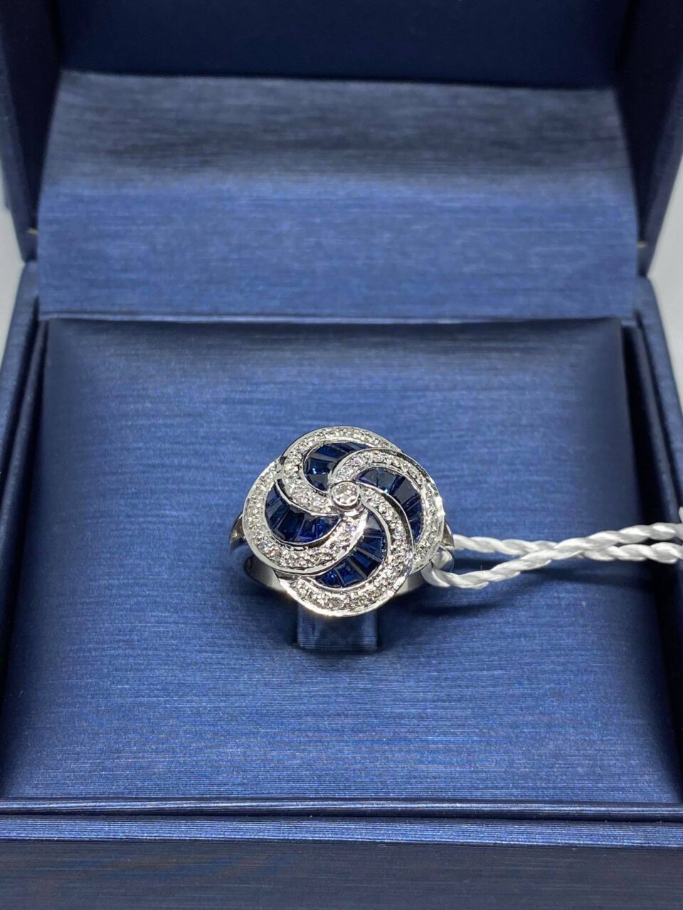 Anello Donna Dartizio Gioielli con Zaffiri Ct 1.87 e Diamanti