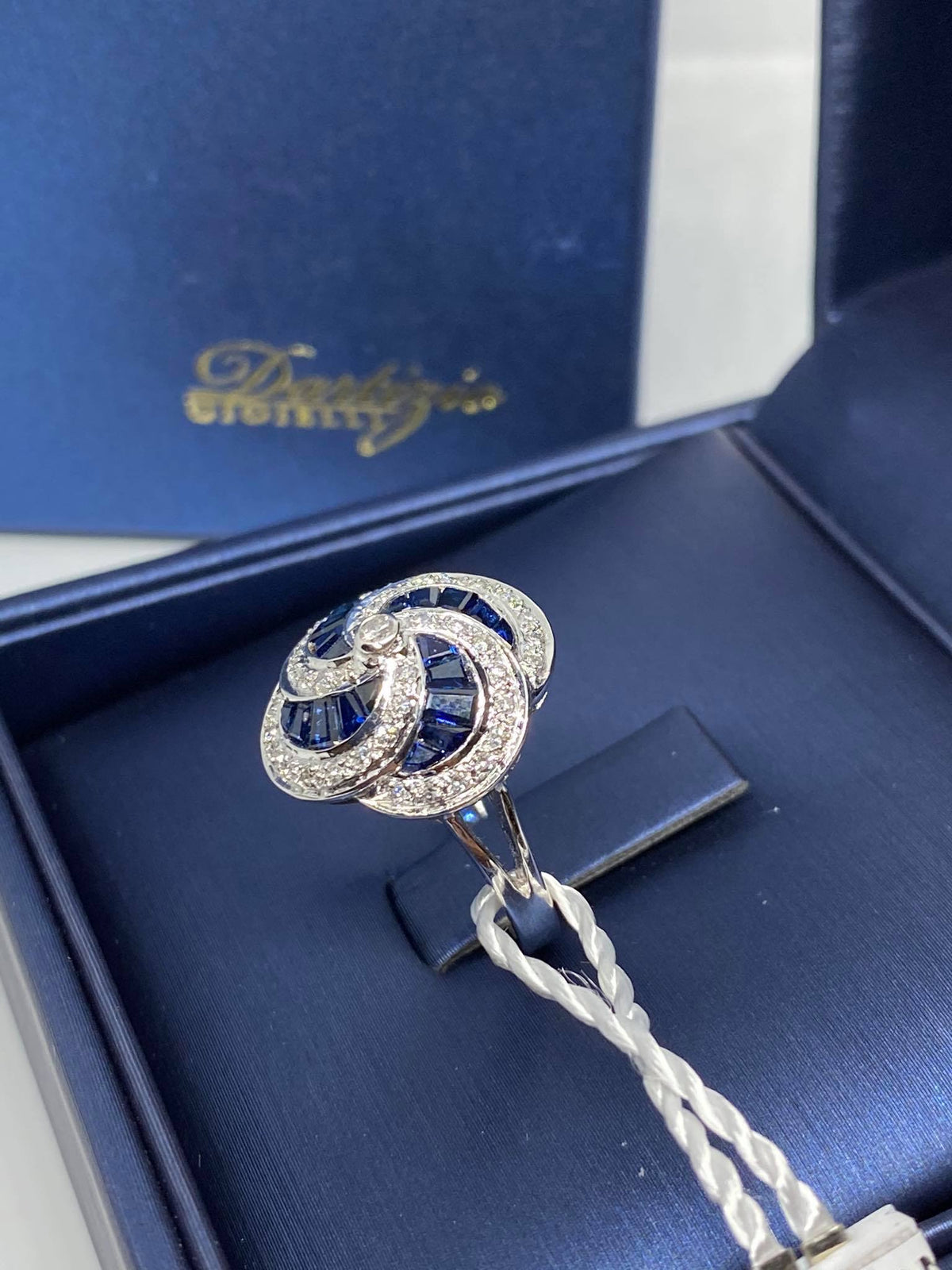 Anello Donna Dartizio Gioielli con Zaffiri Ct 1.87 e Diamanti