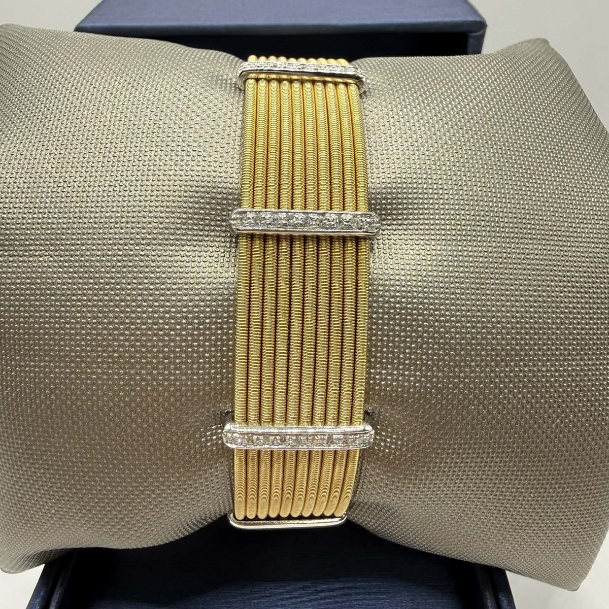 Bracciale Semi Rigido Marco Bicego in Oro 18KT 18KT con Diamanti
