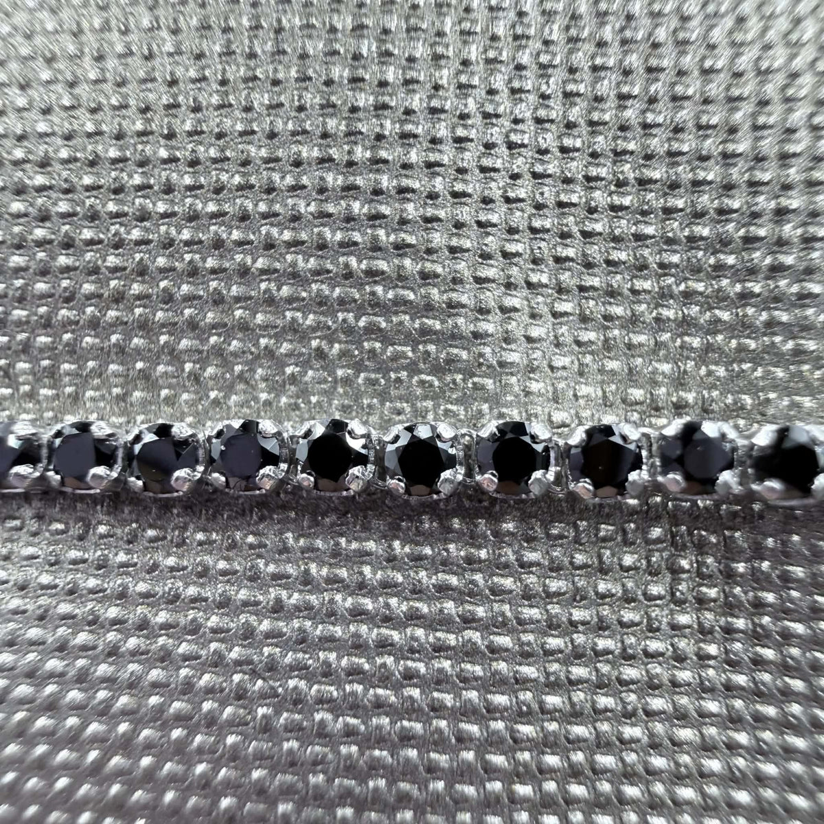 Bracciale Tennis in Oro 18KT 18KT e Zirconi Neri