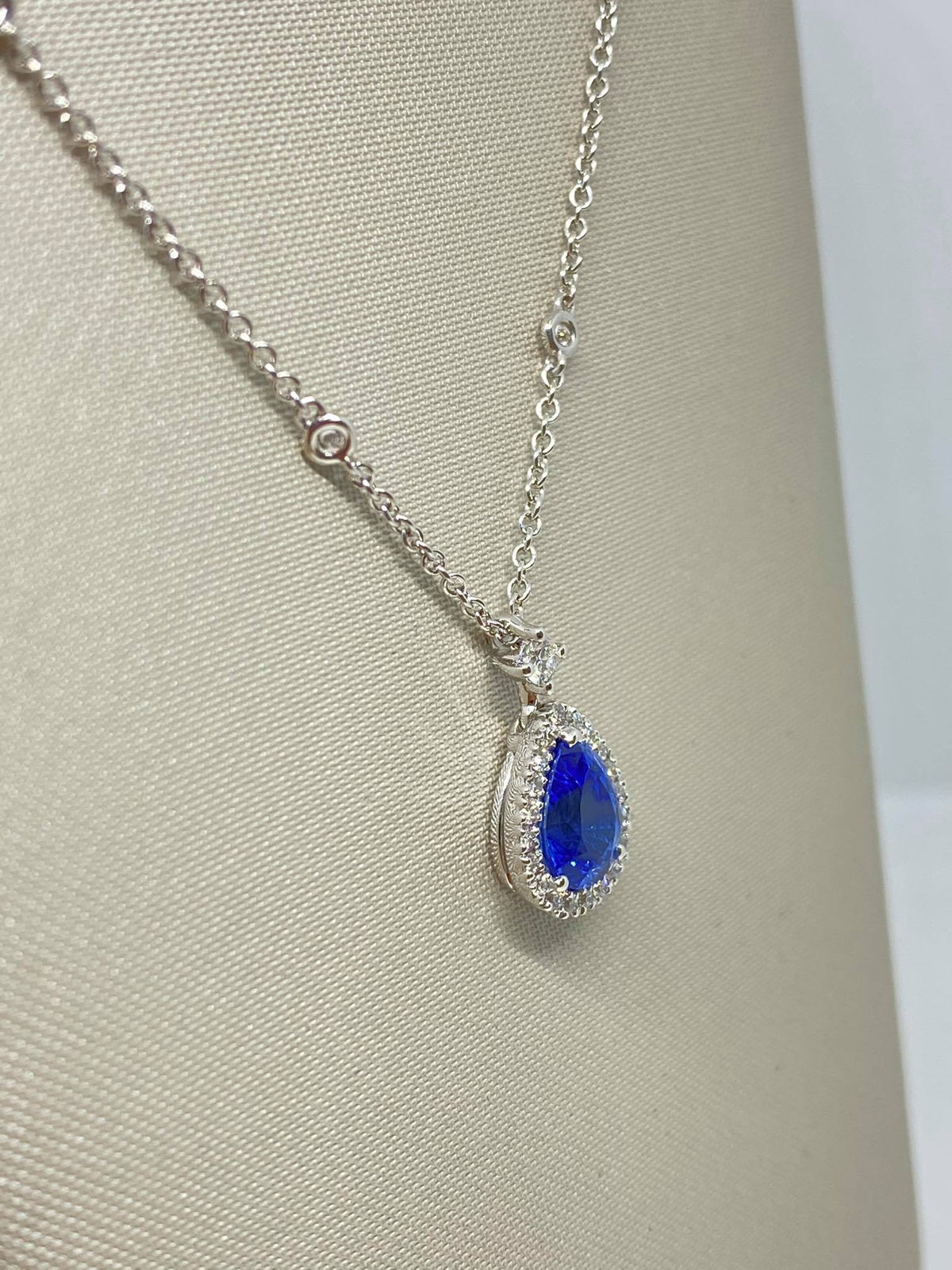 Collana Donna Crivelli a goccia con Zaffiro Ct 1.79
