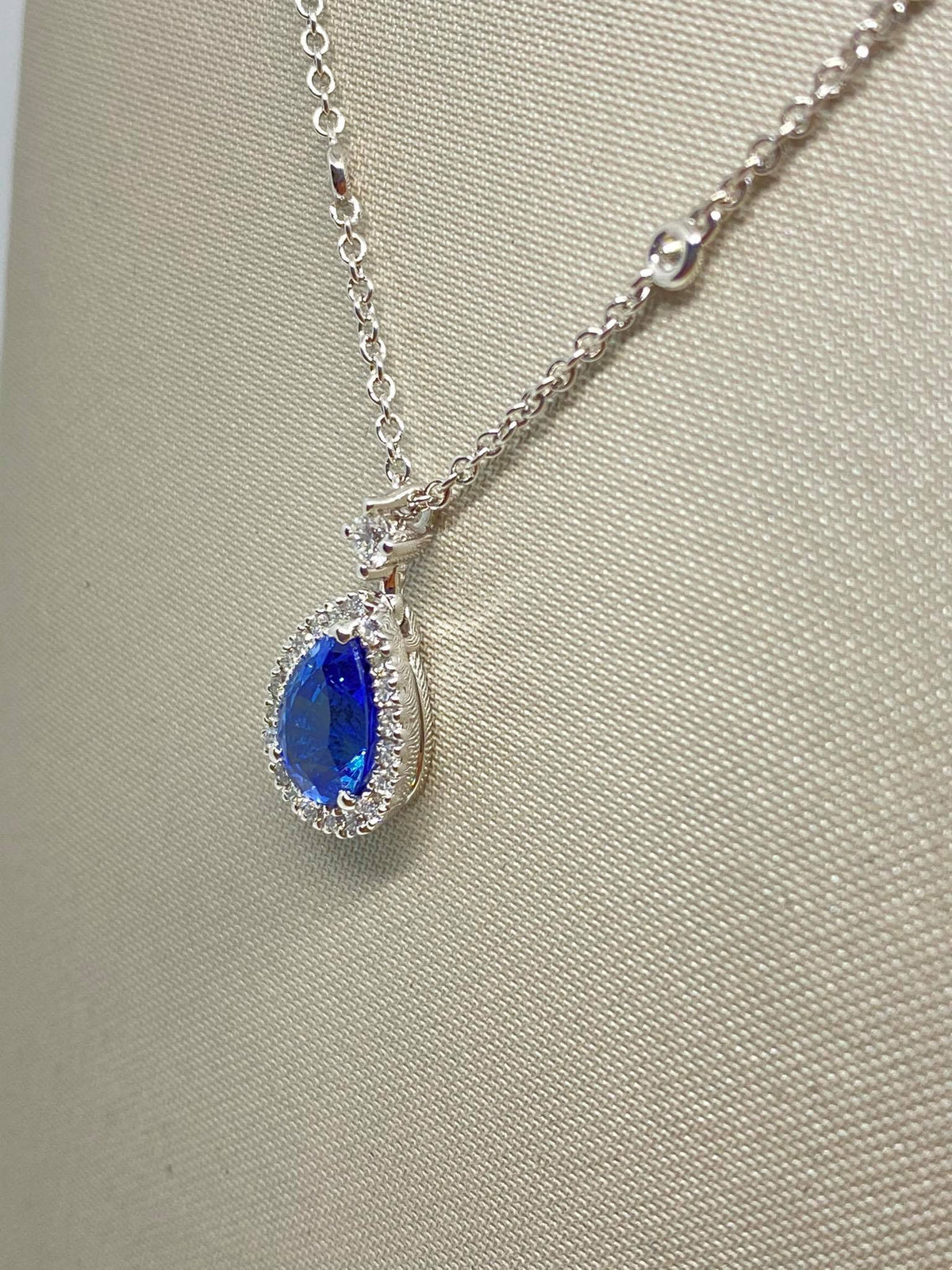 Collana Donna Crivelli a goccia con Zaffiro Ct 1.79