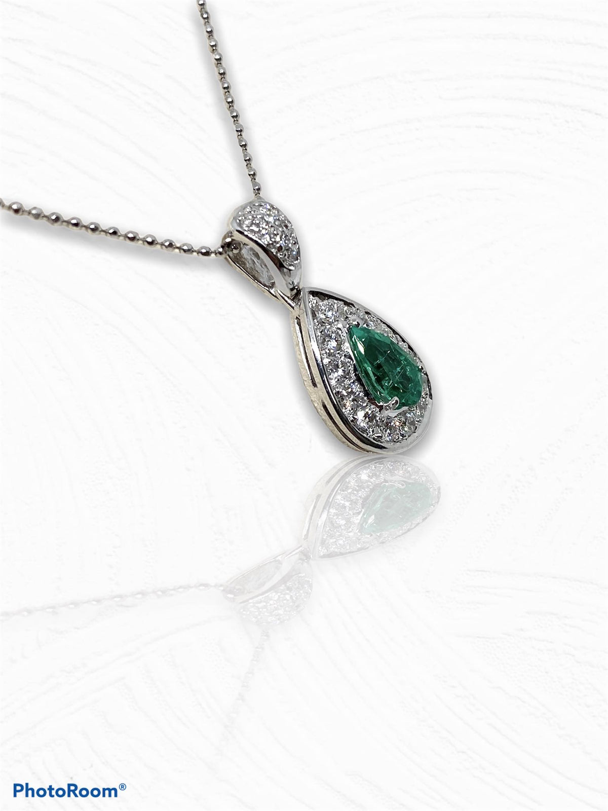 Collana Donna con Smeraldo a Goccia e Diamanti