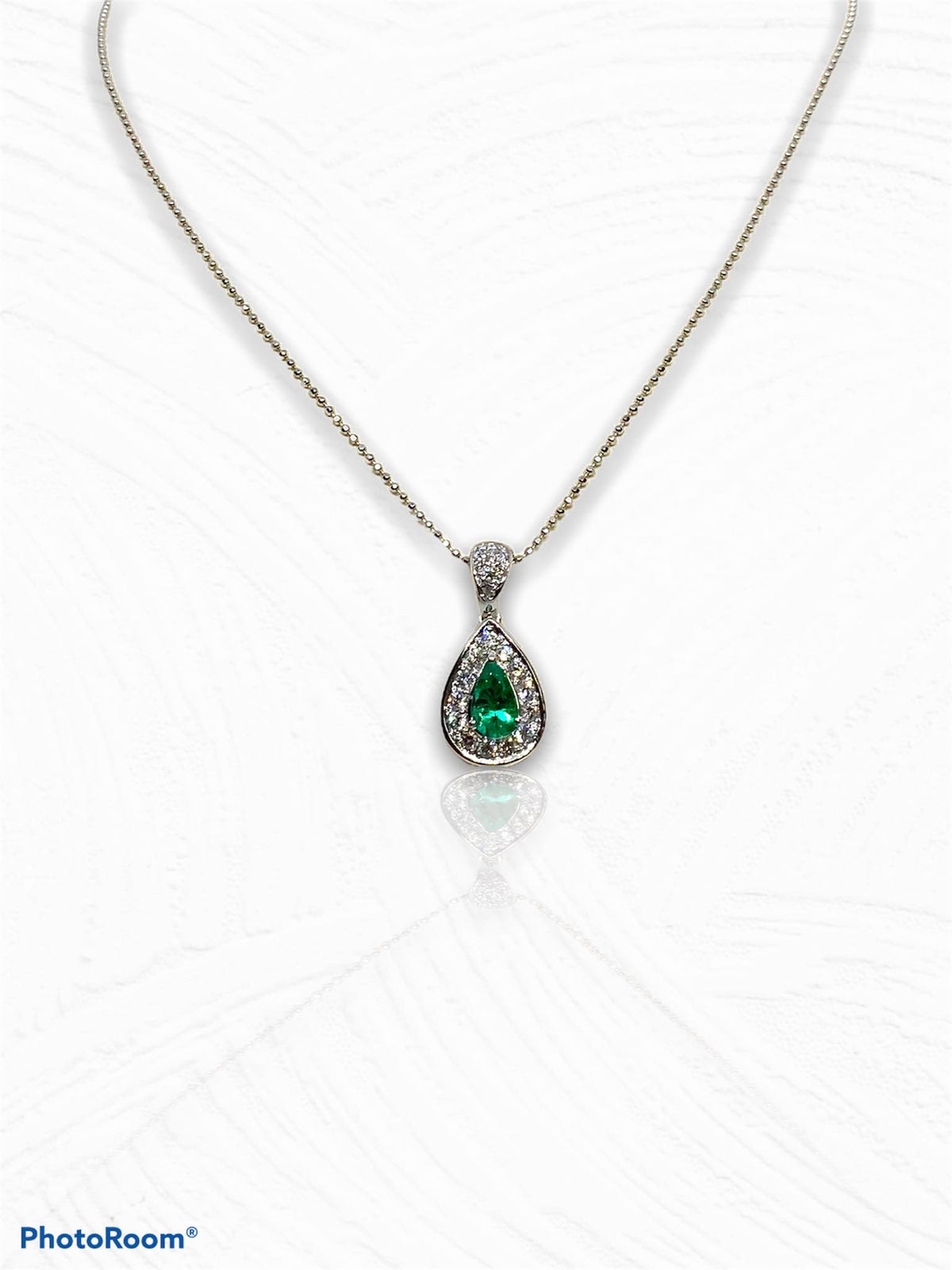 Collana Donna con Smeraldo a Goccia e Diamanti